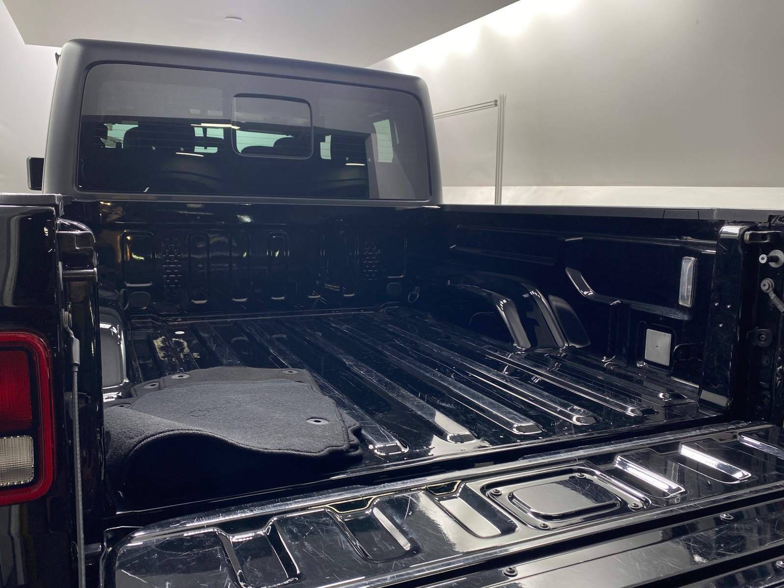 Thumbnail: 2023 Jeep Gladiator - 7