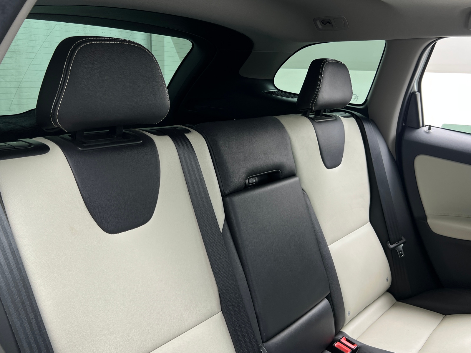 Thumbnail: 2017 Volvo XC60 - 5