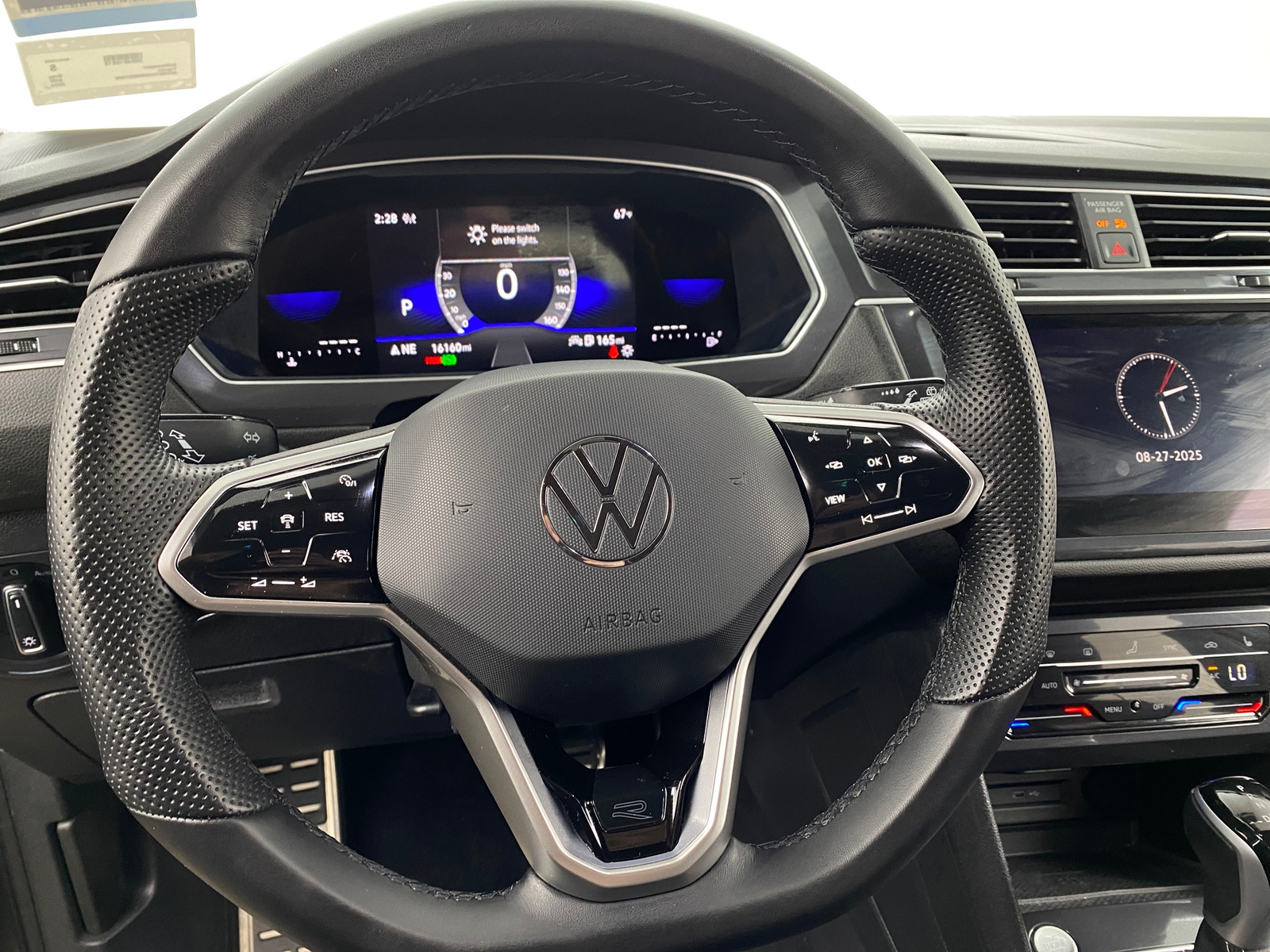 Thumbnail: 2024 Volkswagen Tiguan - 4