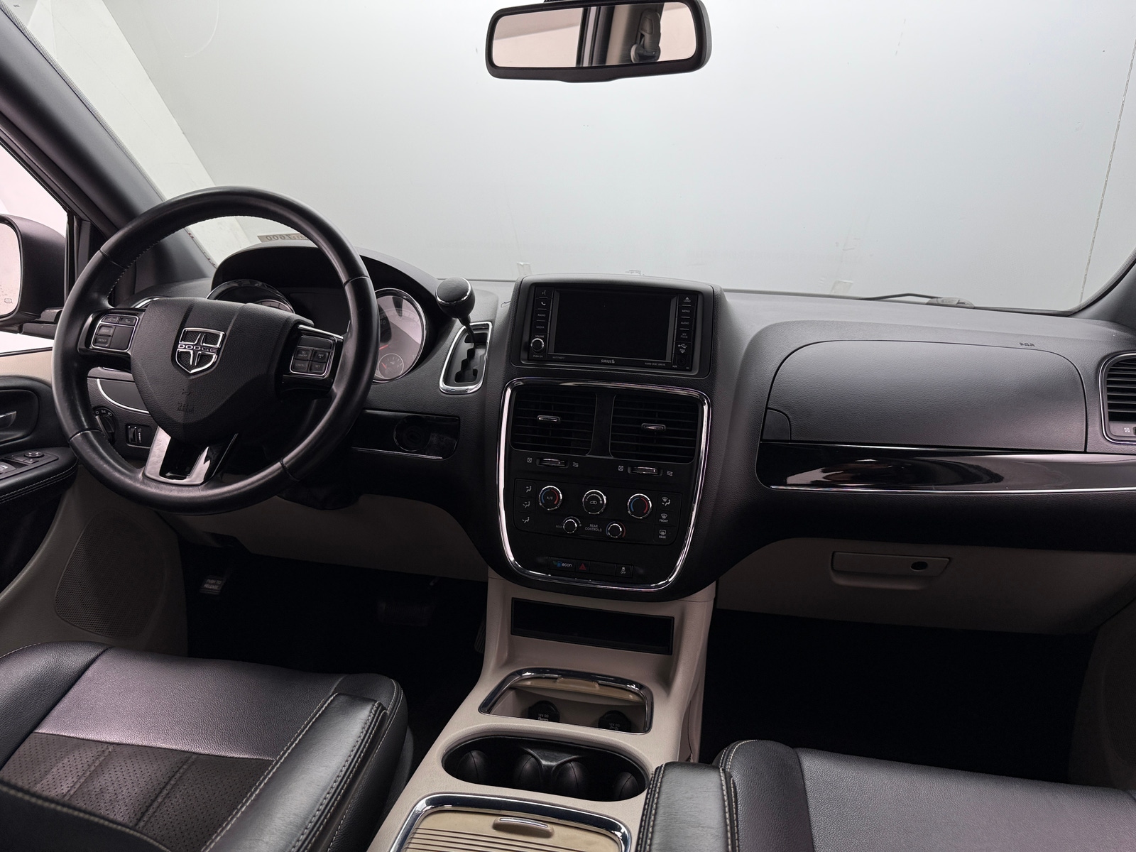 Thumbnail: 2019 Dodge Grand Caravan - 2