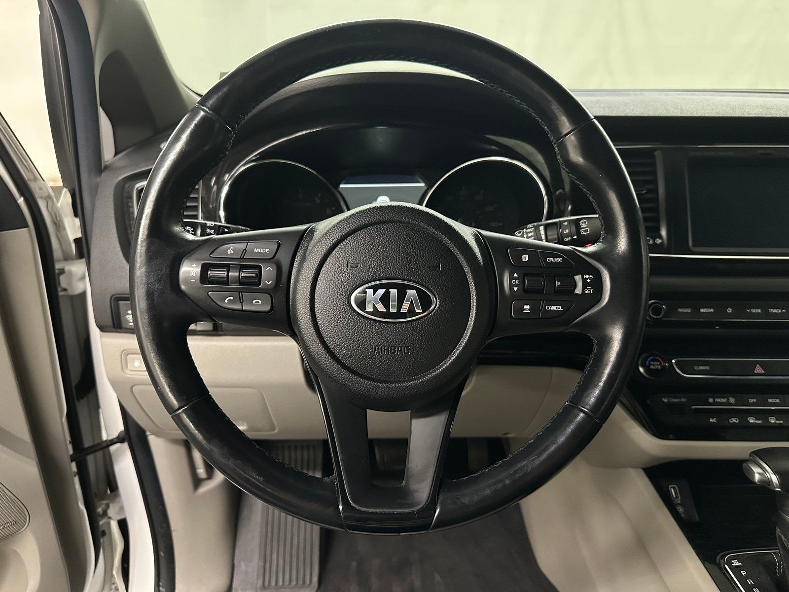 Thumbnail: 2019 Kia Sedona - 4