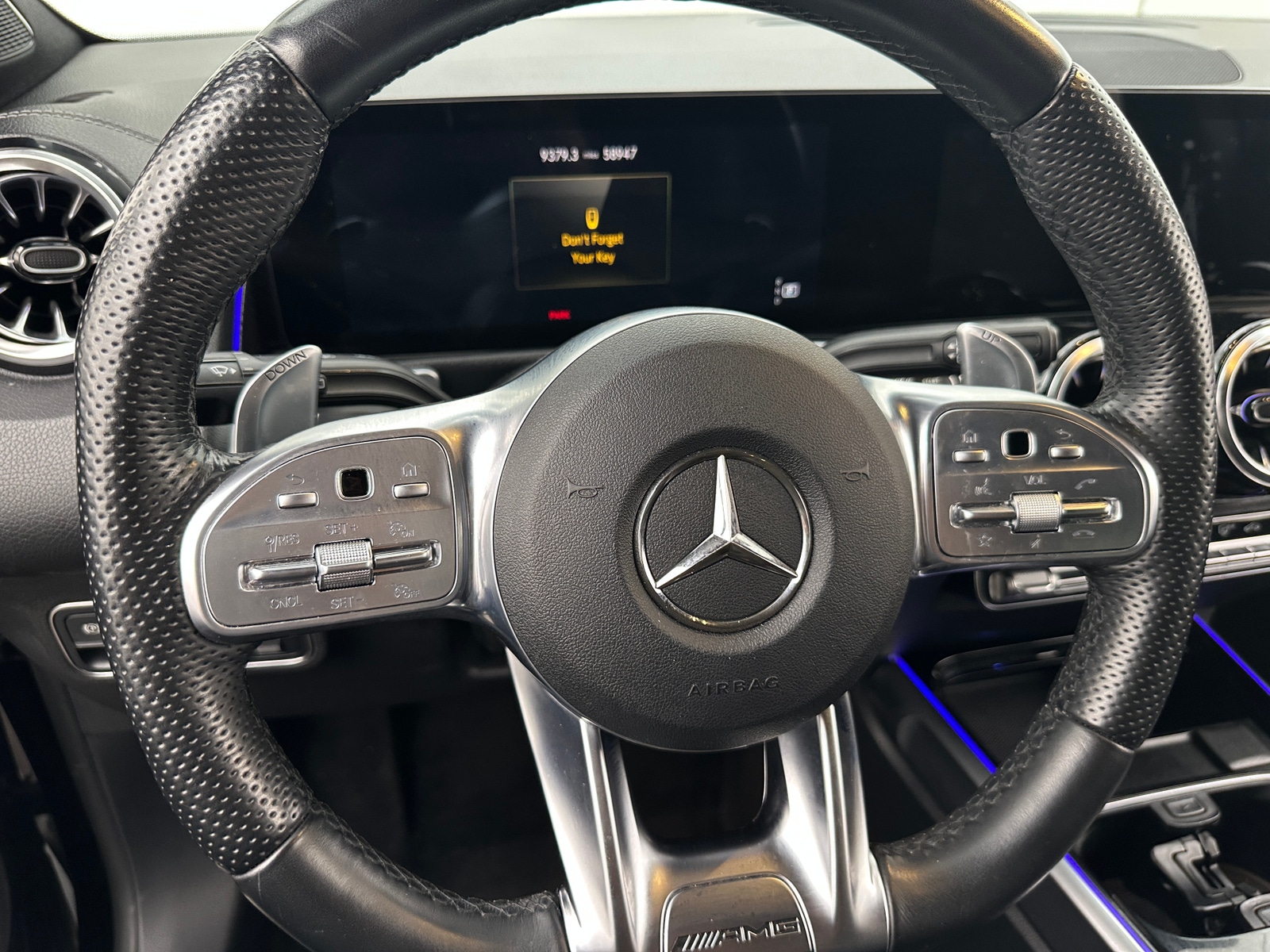 Thumbnail: 2022 Mercedes-Benz GLB - 4