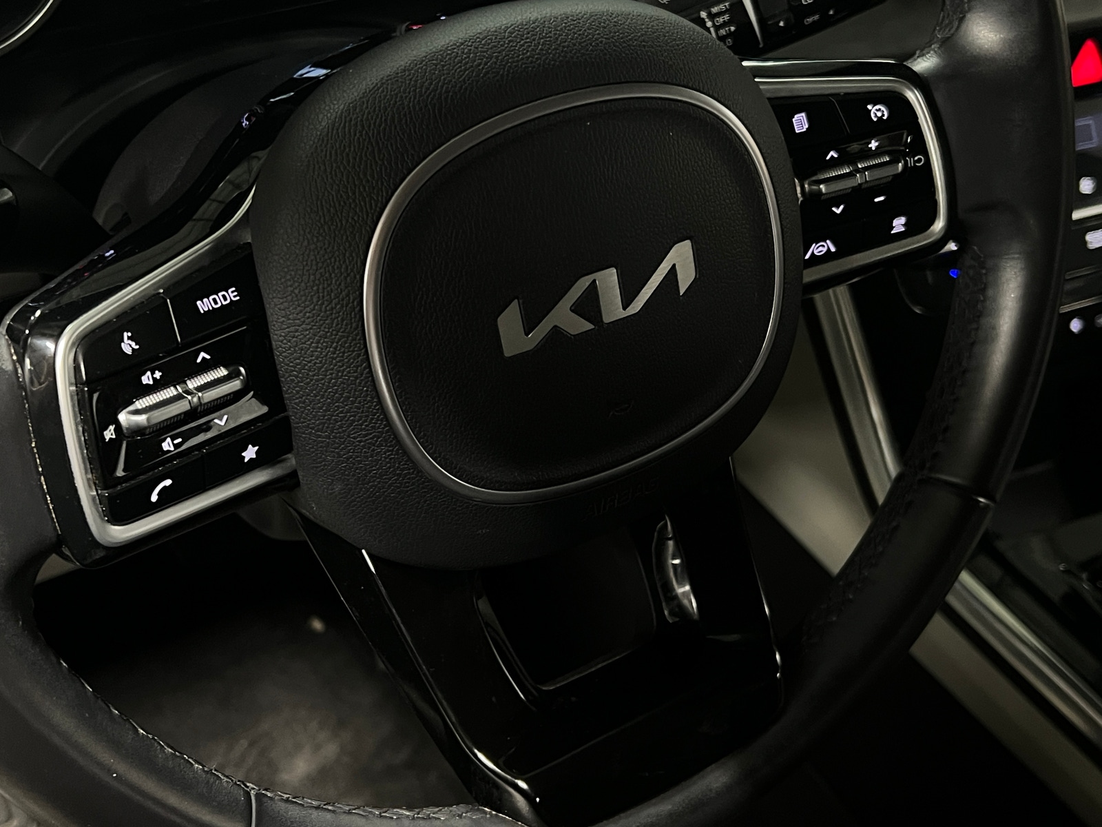 Thumbnail: 2022 Kia Carnival - 4