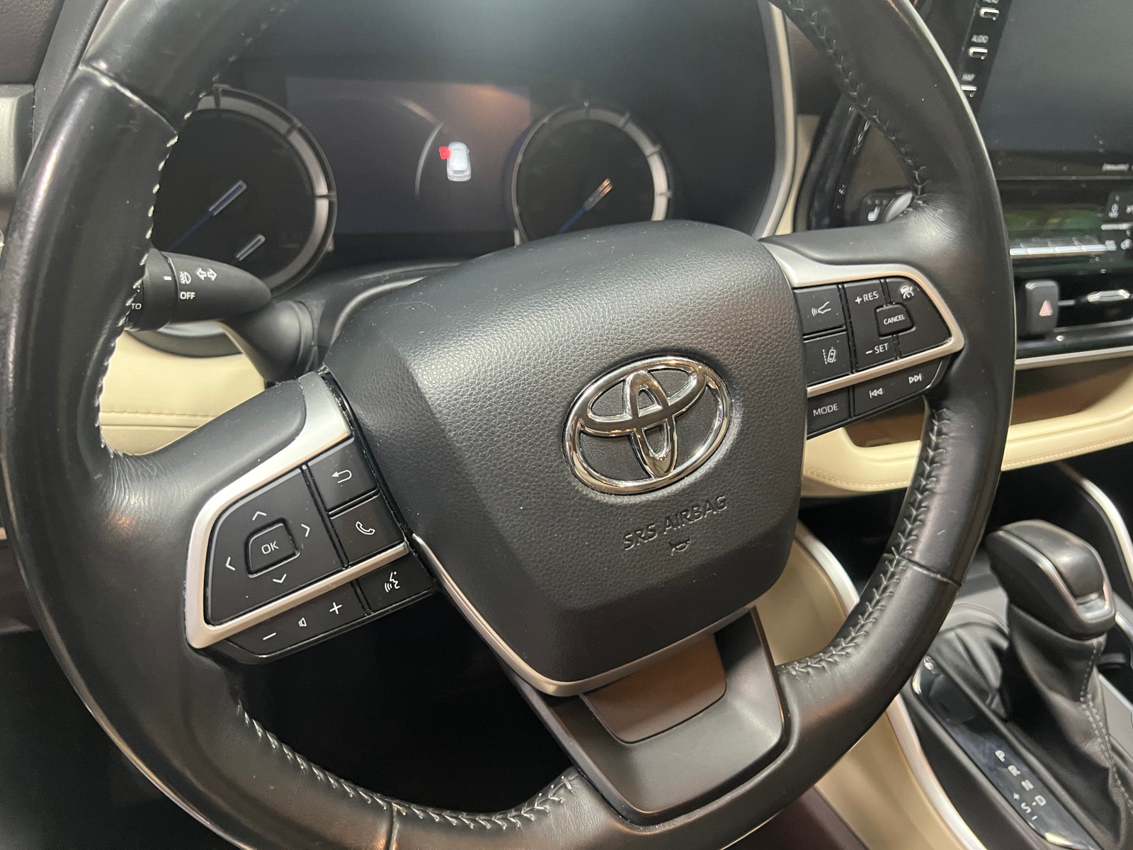 Thumbnail: 2022 Toyota Highlander - 4