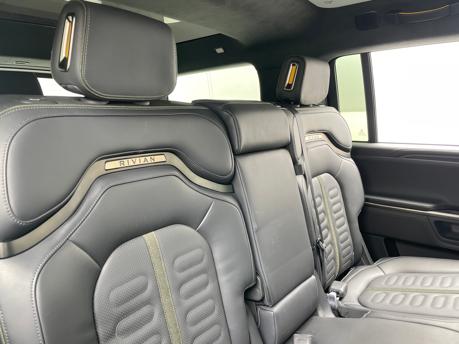 Thumbnail: 2024 Rivian R1S - 5