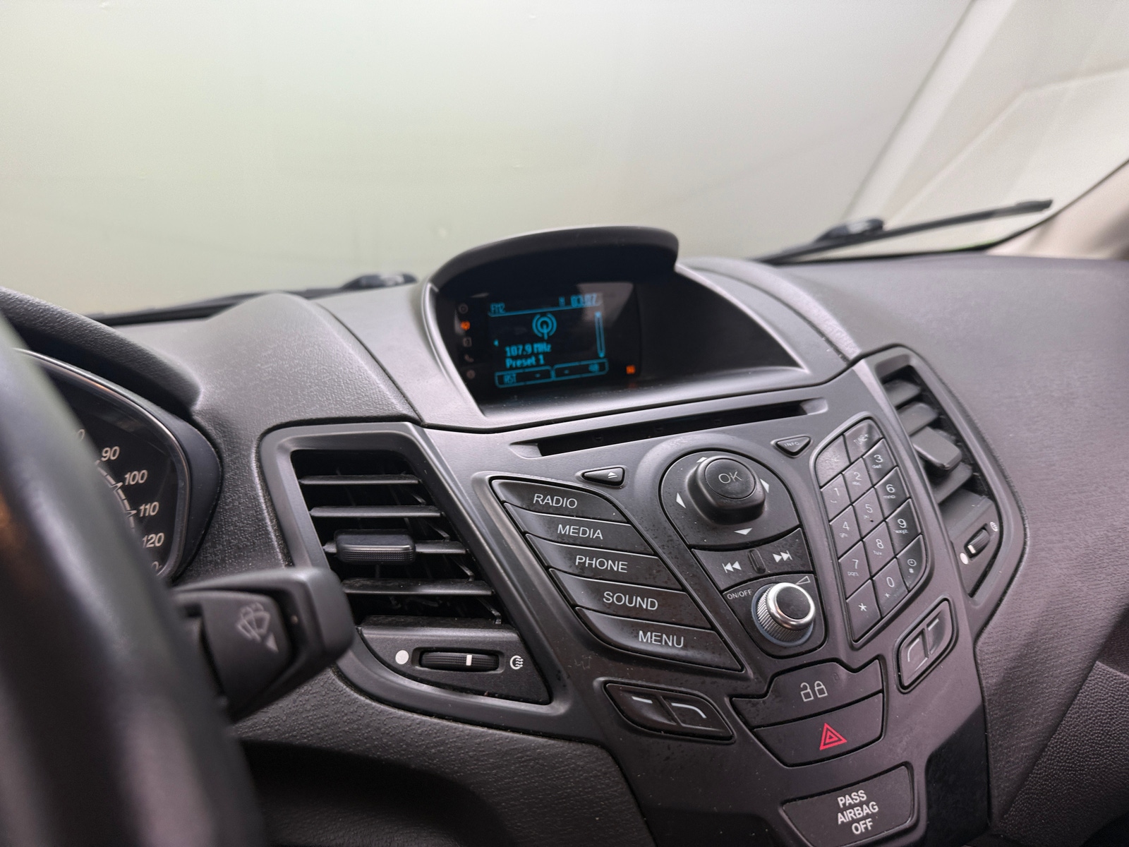 Thumbnail: 2014 Ford Fiesta - 4