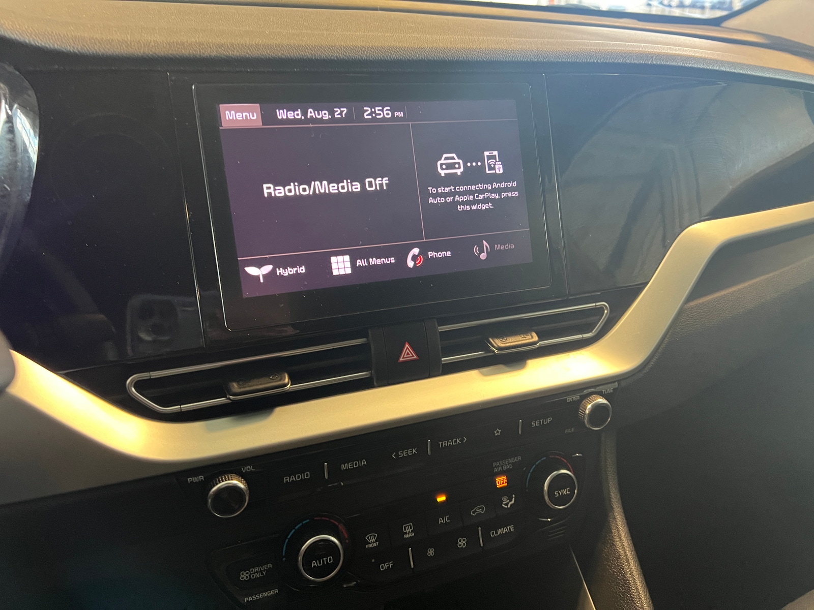 Thumbnail: 2022 Kia Niro - 4