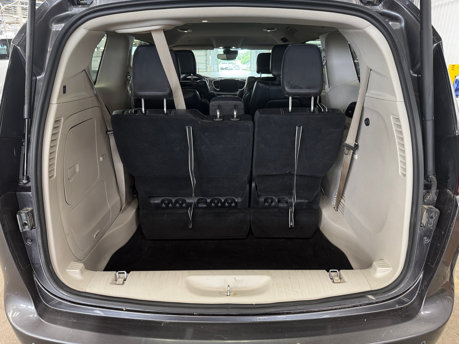 Thumbnail: 2022 Chrysler Pacifica - 6