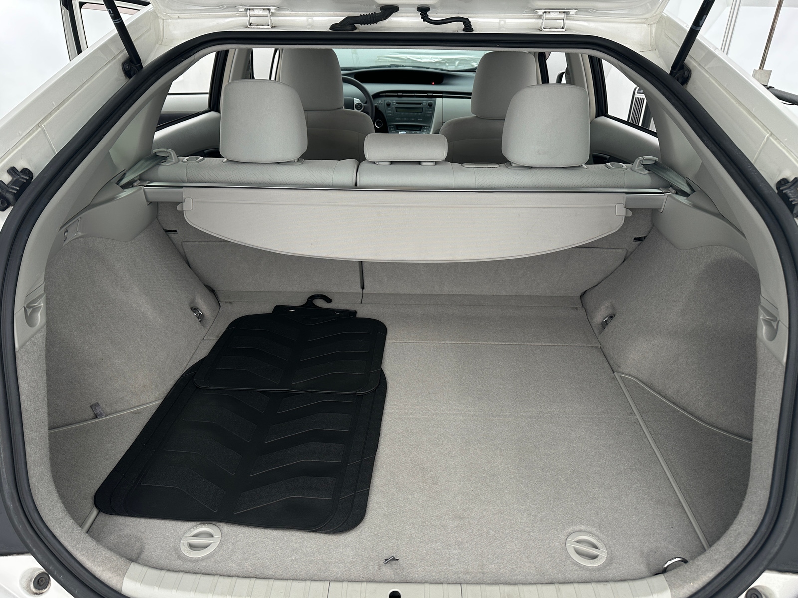 Thumbnail: 2011 Toyota Prius - 7