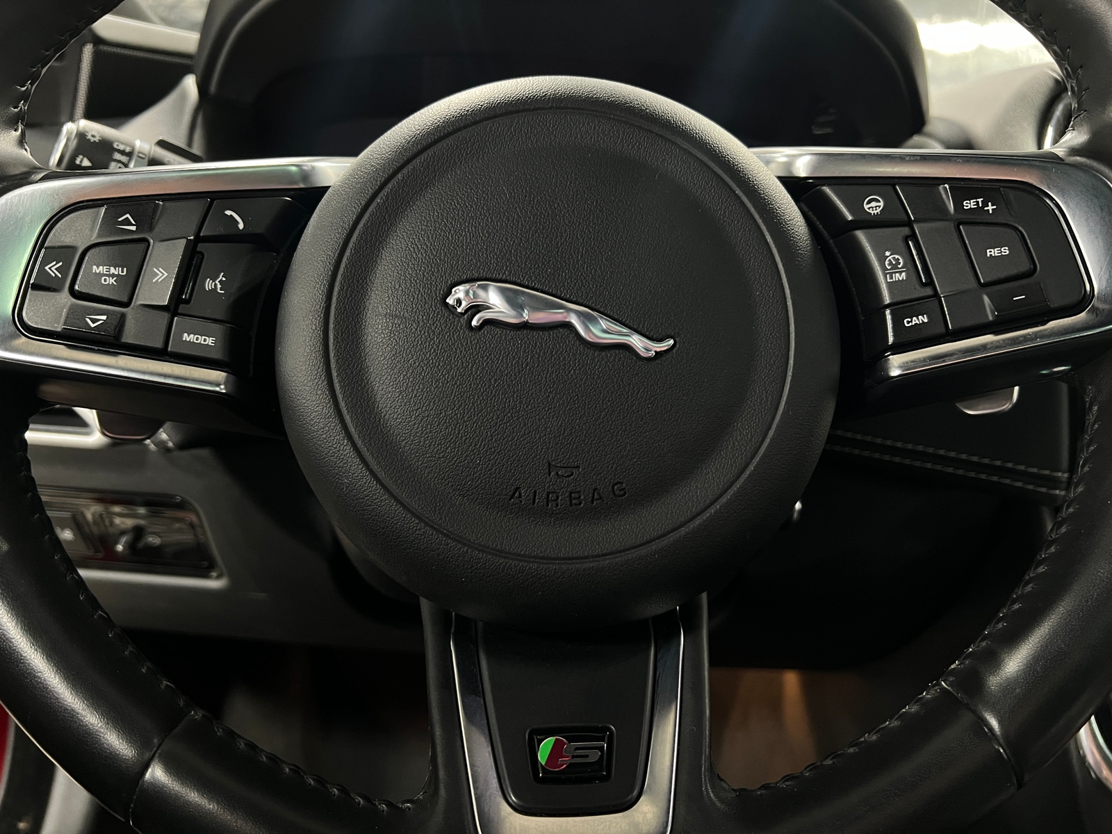 Thumbnail: 2018 Jaguar XE - 4