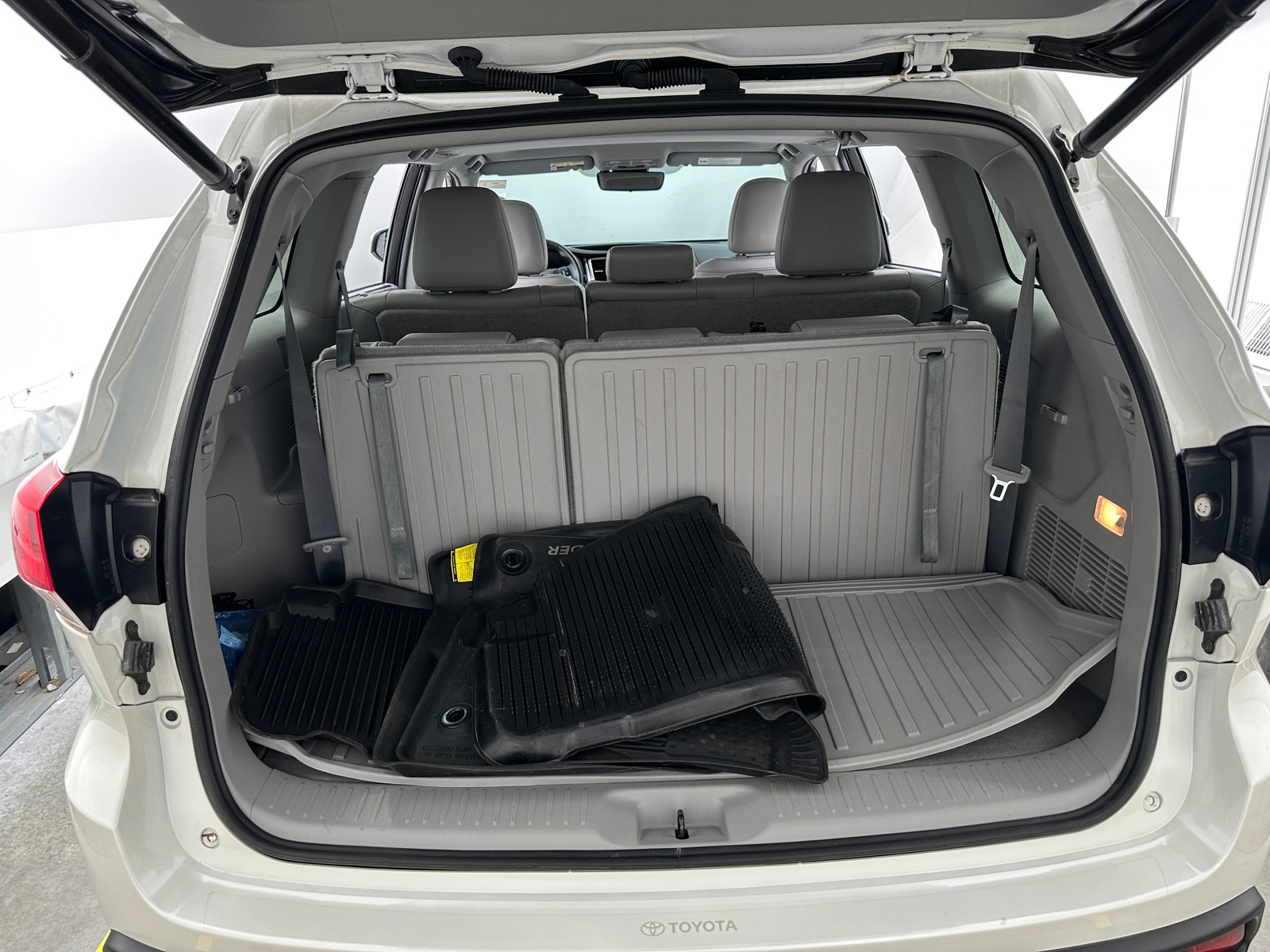 Thumbnail: 2019 Toyota Highlander - 6