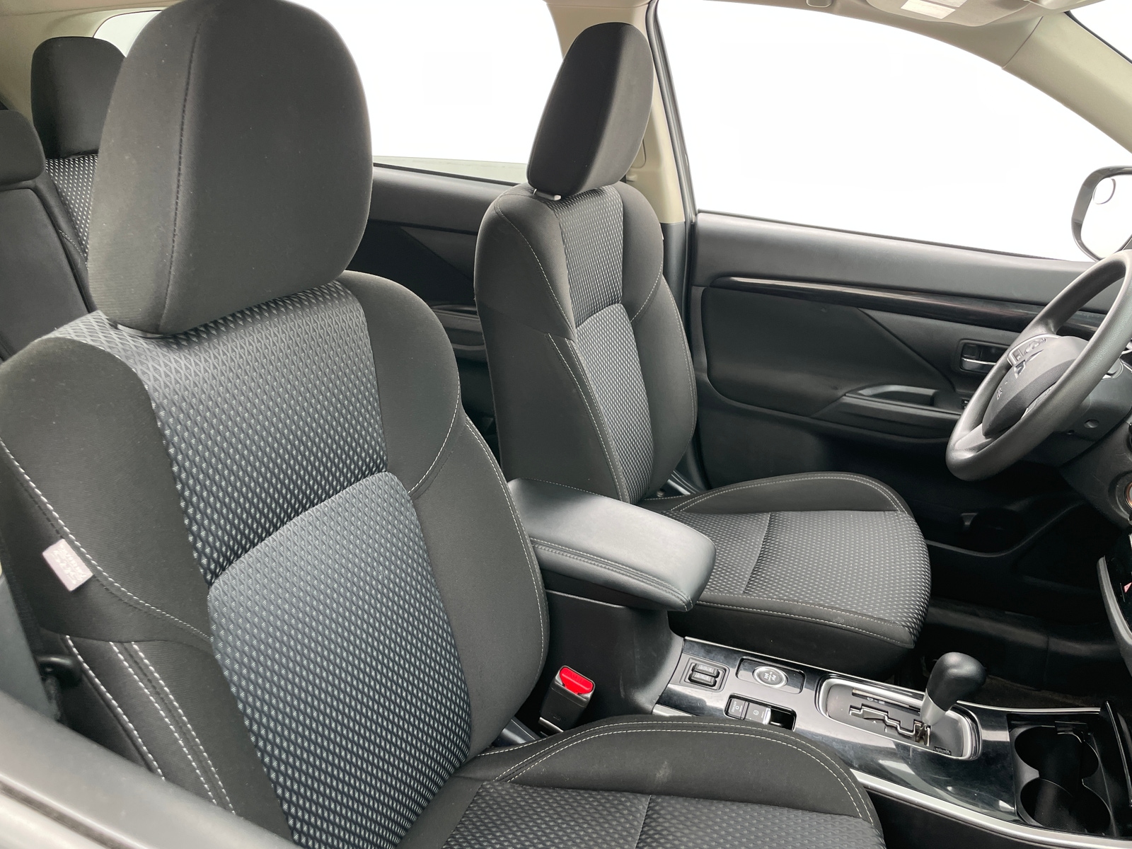 Thumbnail: 2020 Mitsubishi Outlander - 2