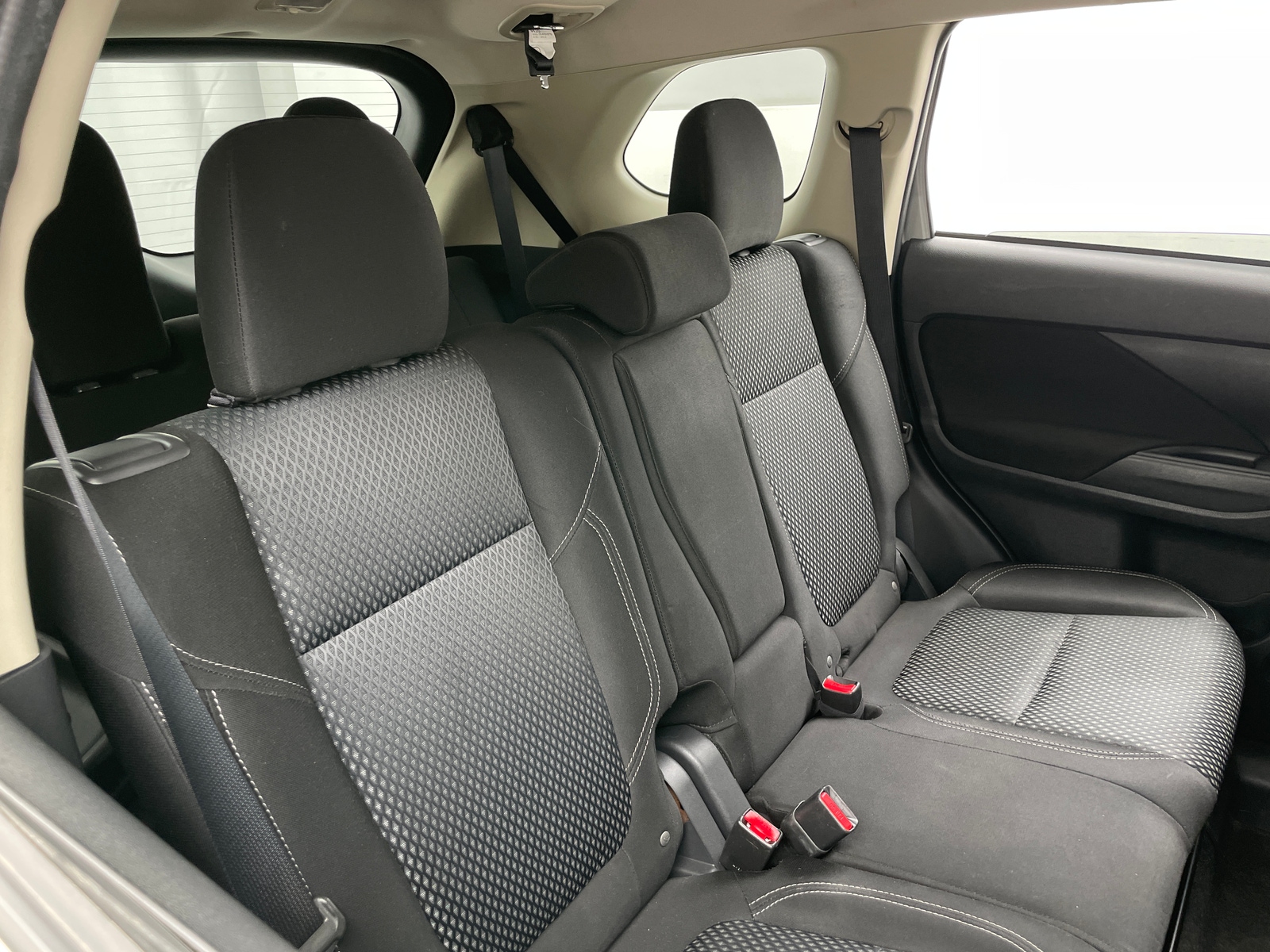 Thumbnail: 2020 Mitsubishi Outlander - 6