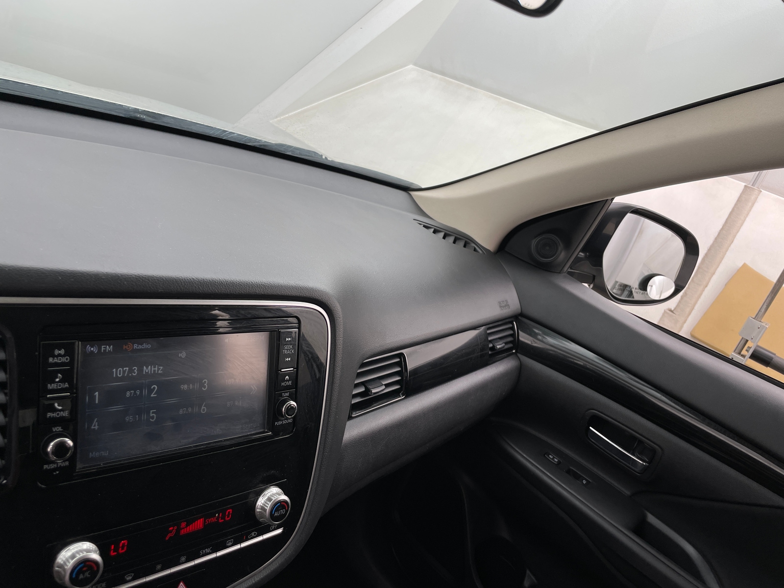 Thumbnail: 2020 Mitsubishi Outlander - 4