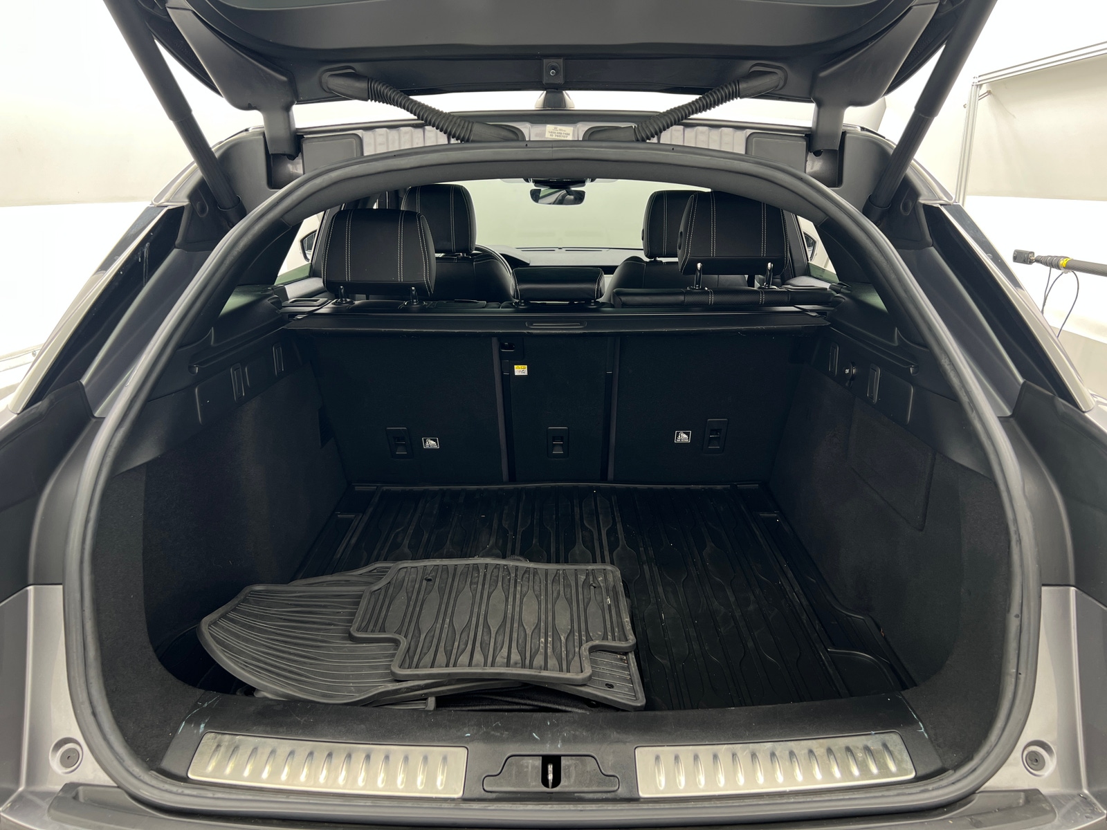Thumbnail: 2020 Land Rover Range Rover Velar - 6