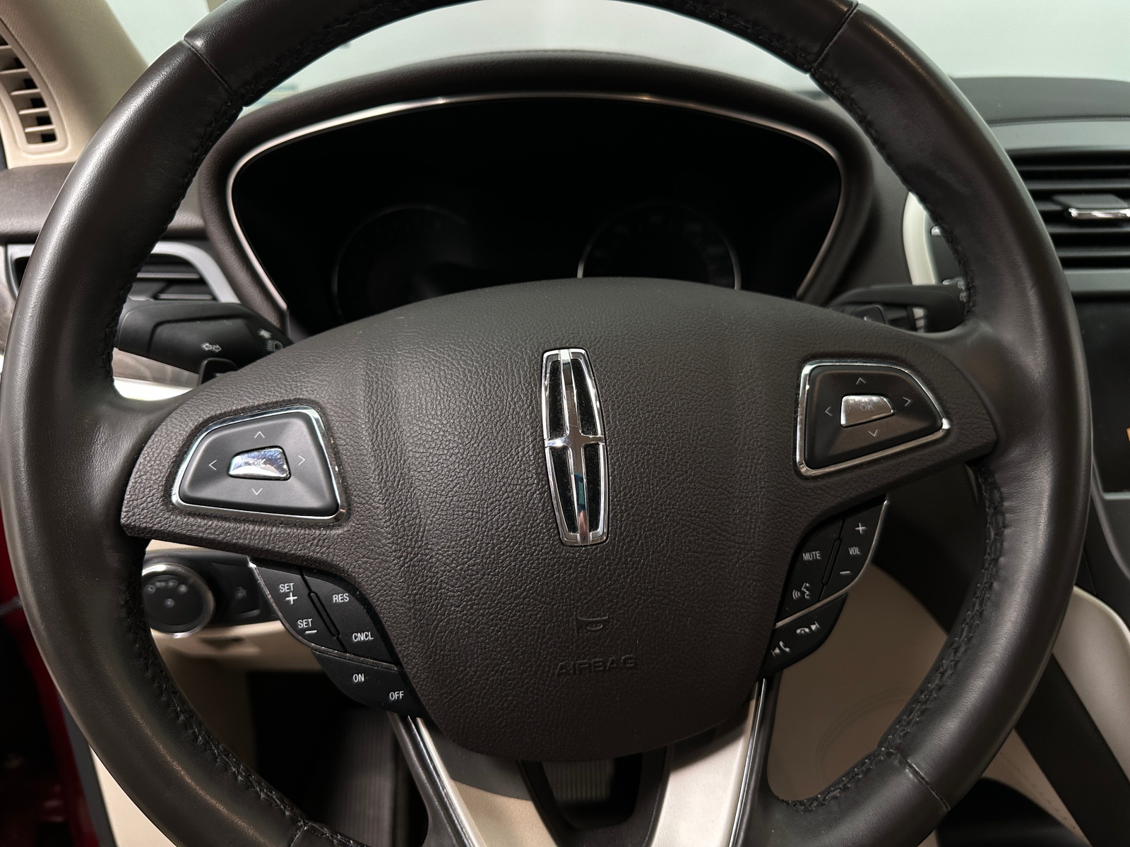 Thumbnail: 2017 Lincoln MKC - 4