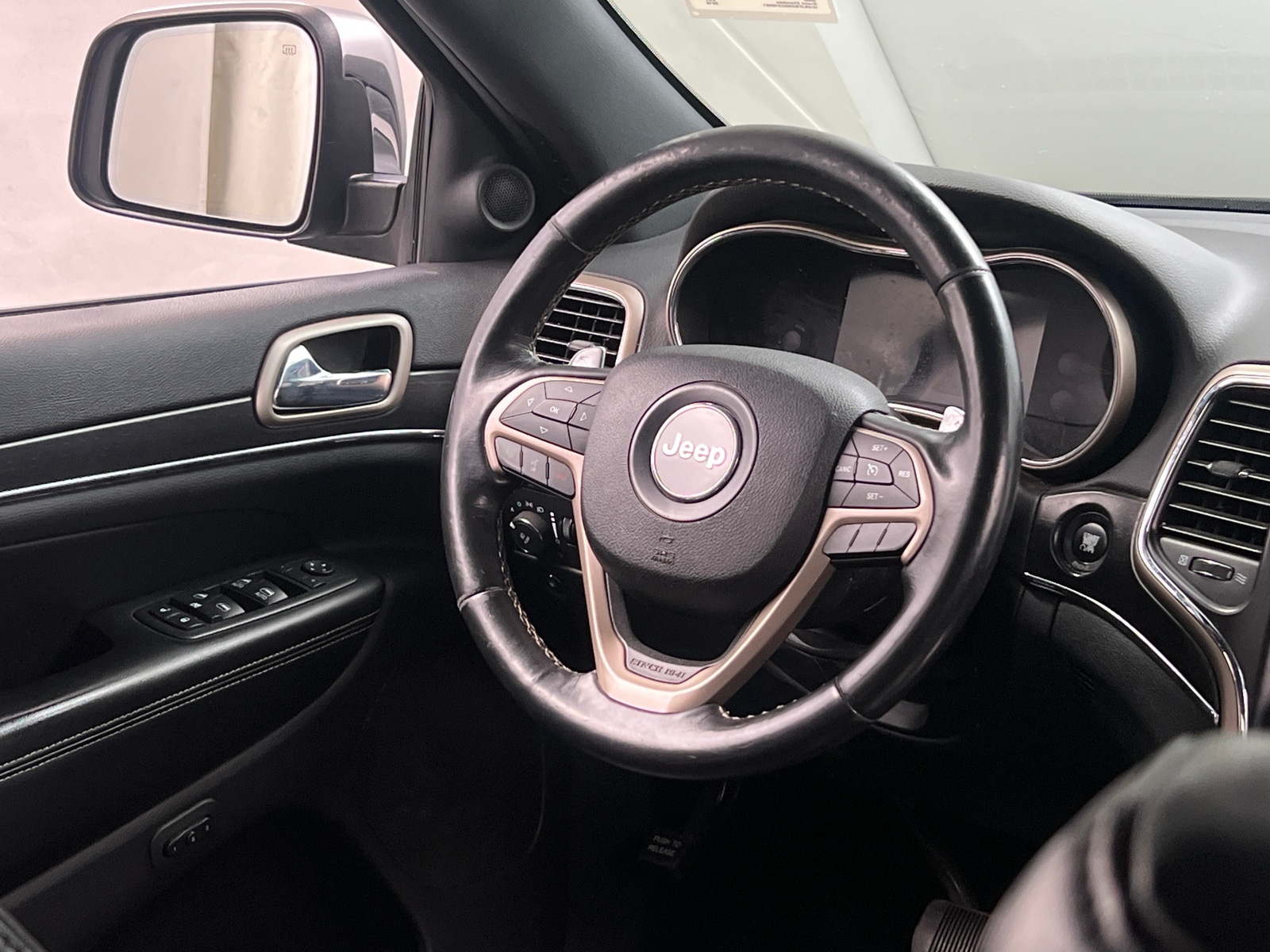 Thumbnail: 2016 Jeep Grand Cherokee - 4