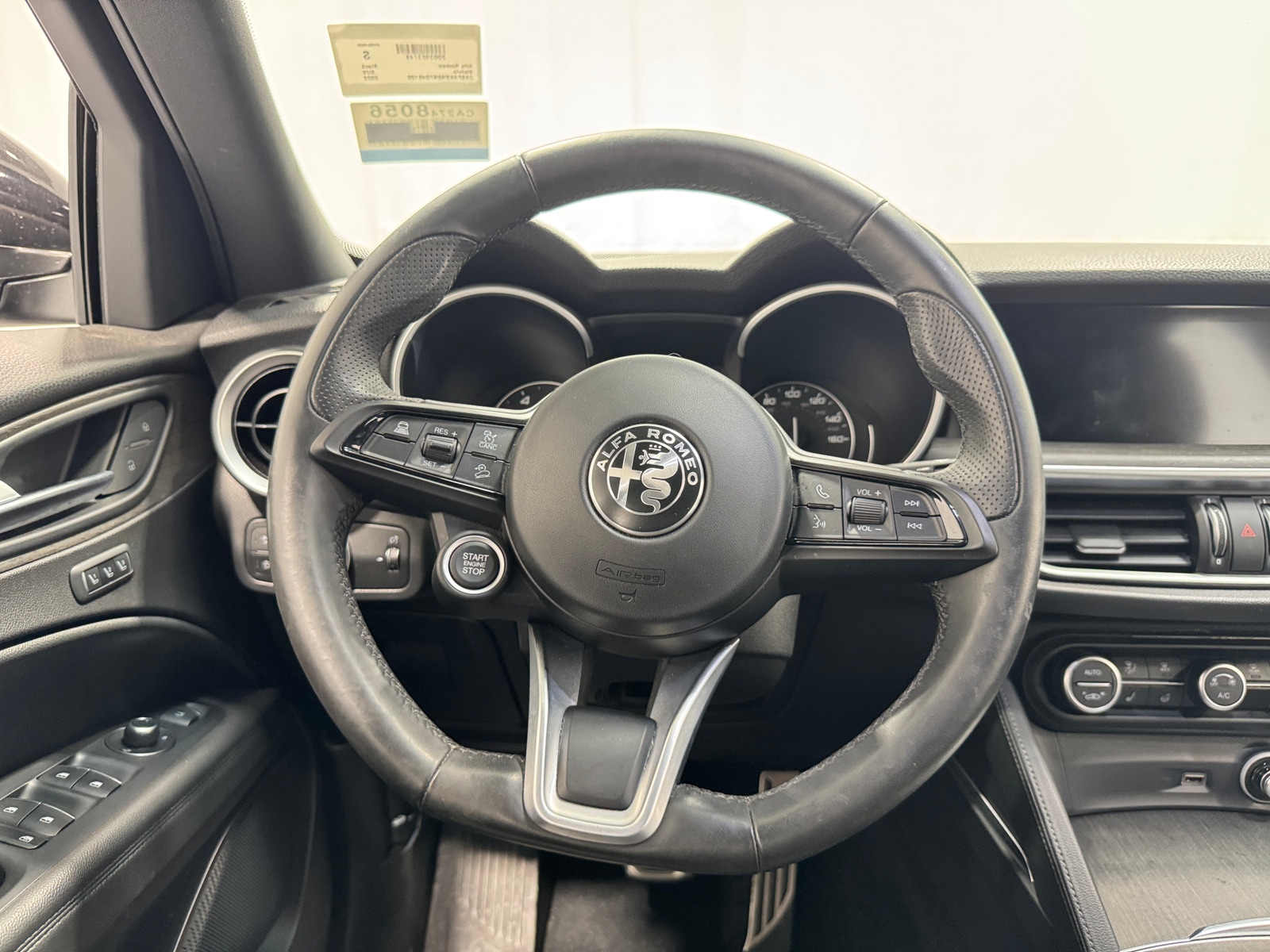 Thumbnail: 2022 Alfa Romeo Stelvio - 4