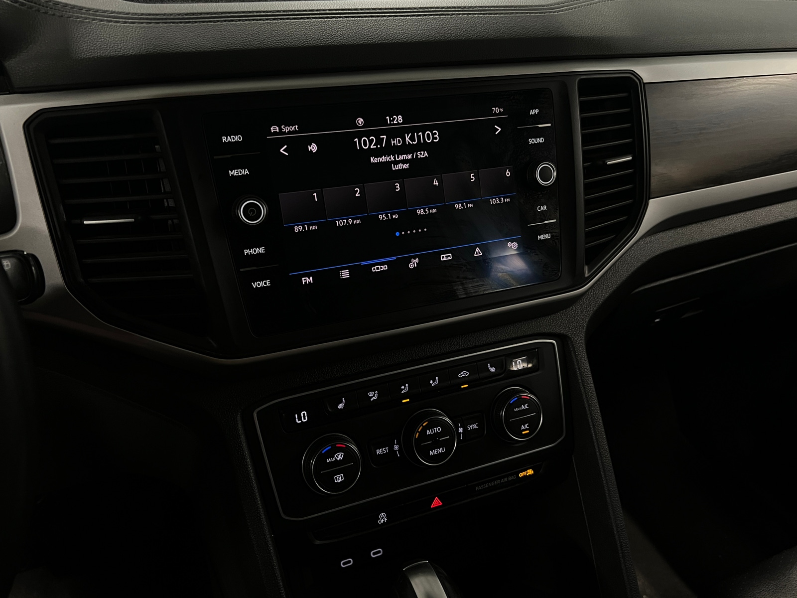 Thumbnail: 2021 Volkswagen Atlas - 3