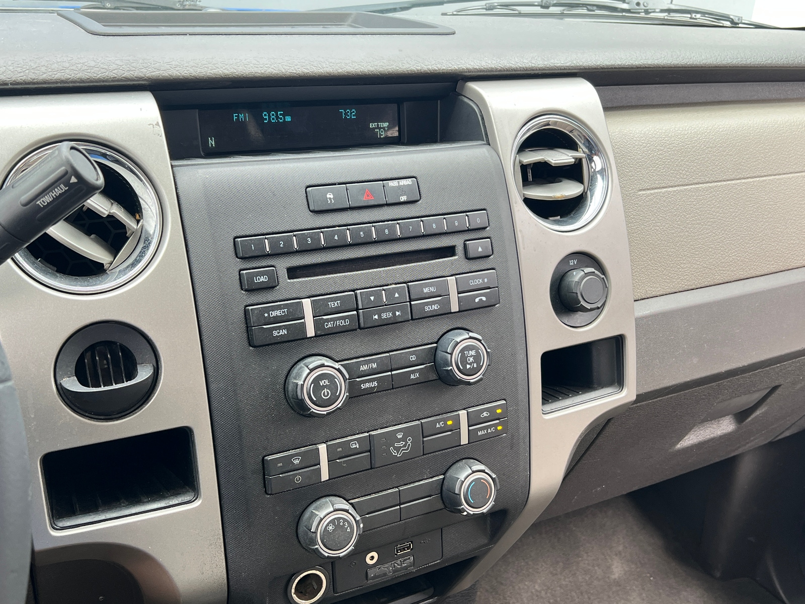 Thumbnail: 2010 Ford Econoline - 4