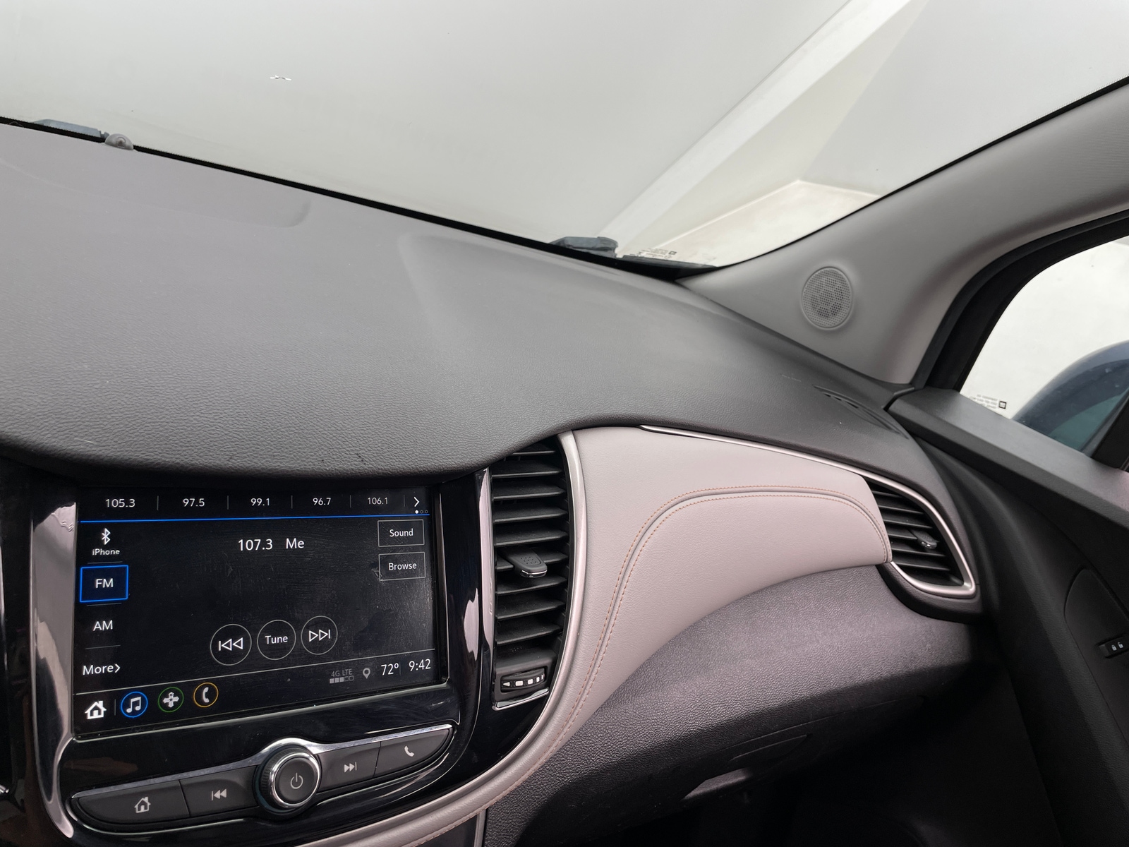 Thumbnail: 2018 Chevrolet Trax - 4