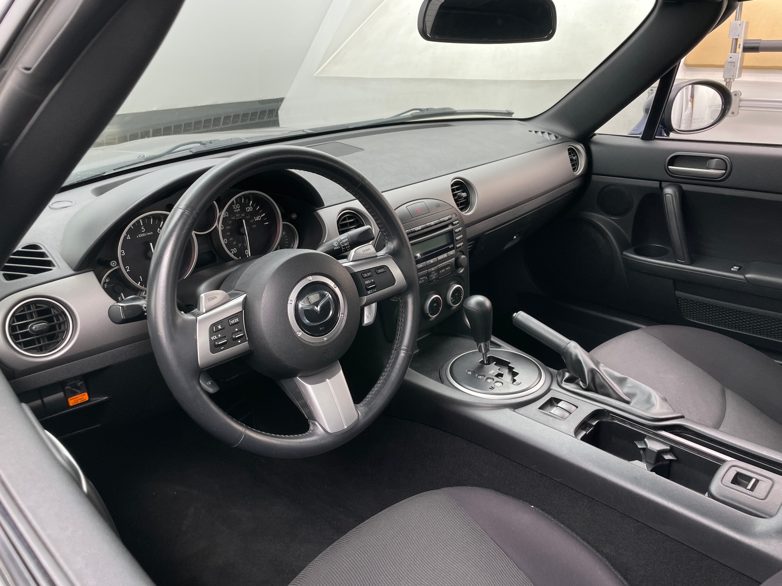 Thumbnail: 2010 Mazda MX-5 Miata - 3