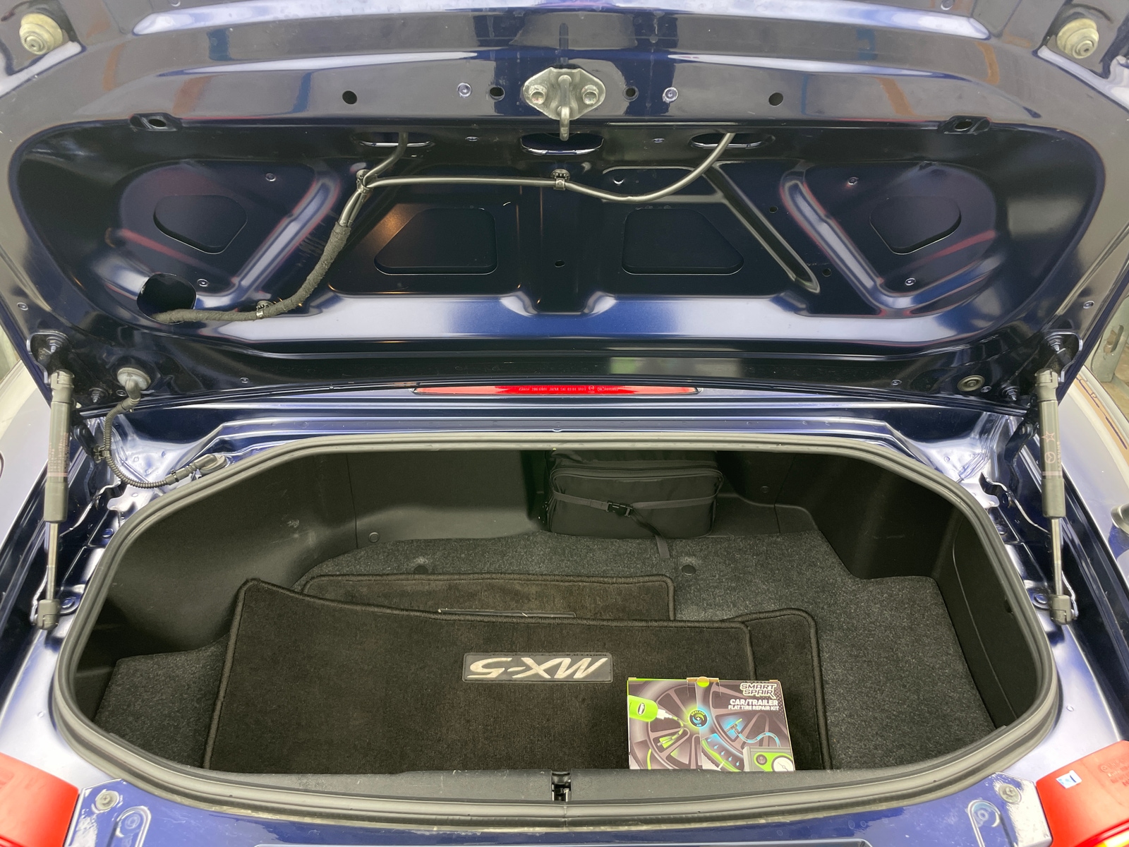 Thumbnail: 2010 Mazda MX-5 Miata - 6