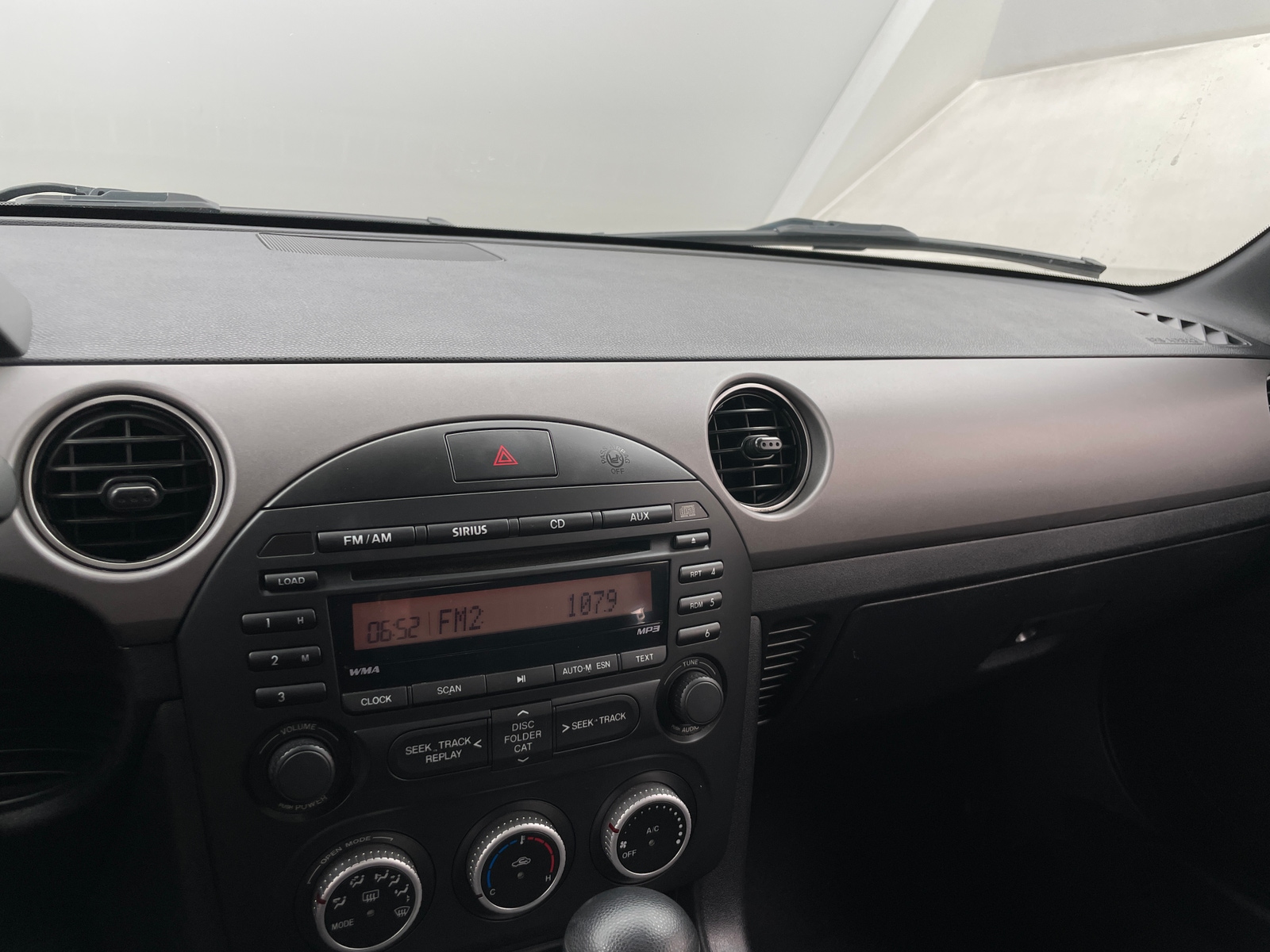 Thumbnail: 2010 Mazda MX-5 Miata - 4