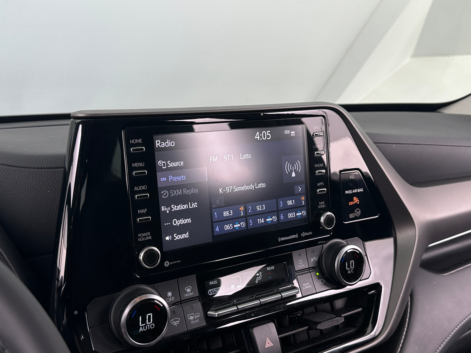 Thumbnail: 2022 Toyota Highlander - 3