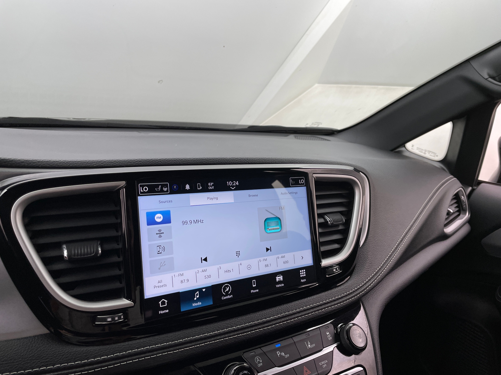 Thumbnail: 2024 Chrysler Pacifica - 3