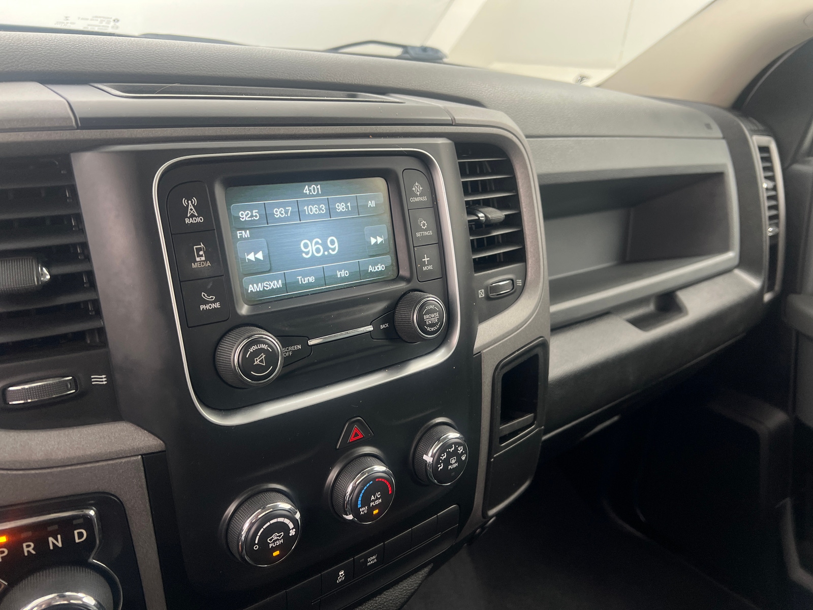 Thumbnail: 2019 RAM 1500 Classic - 3