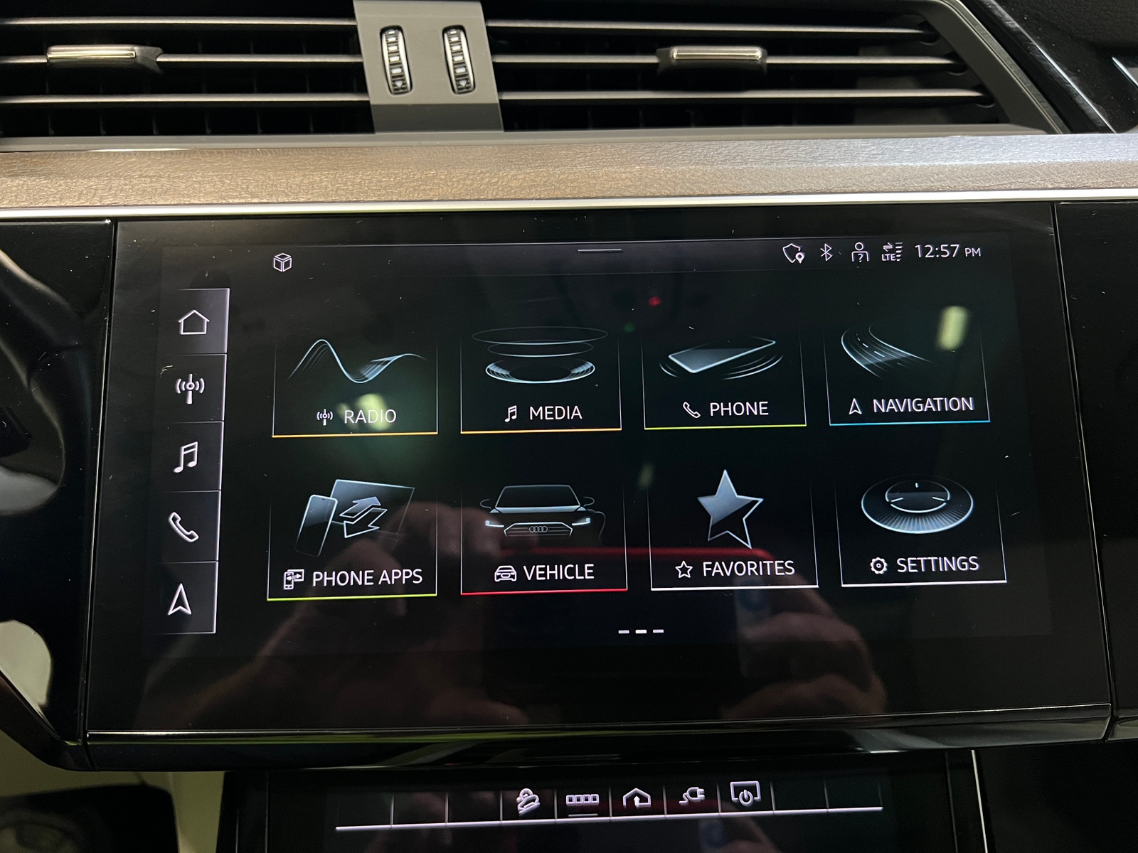 Thumbnail: 2024 Audi Q8 e-tron - 3