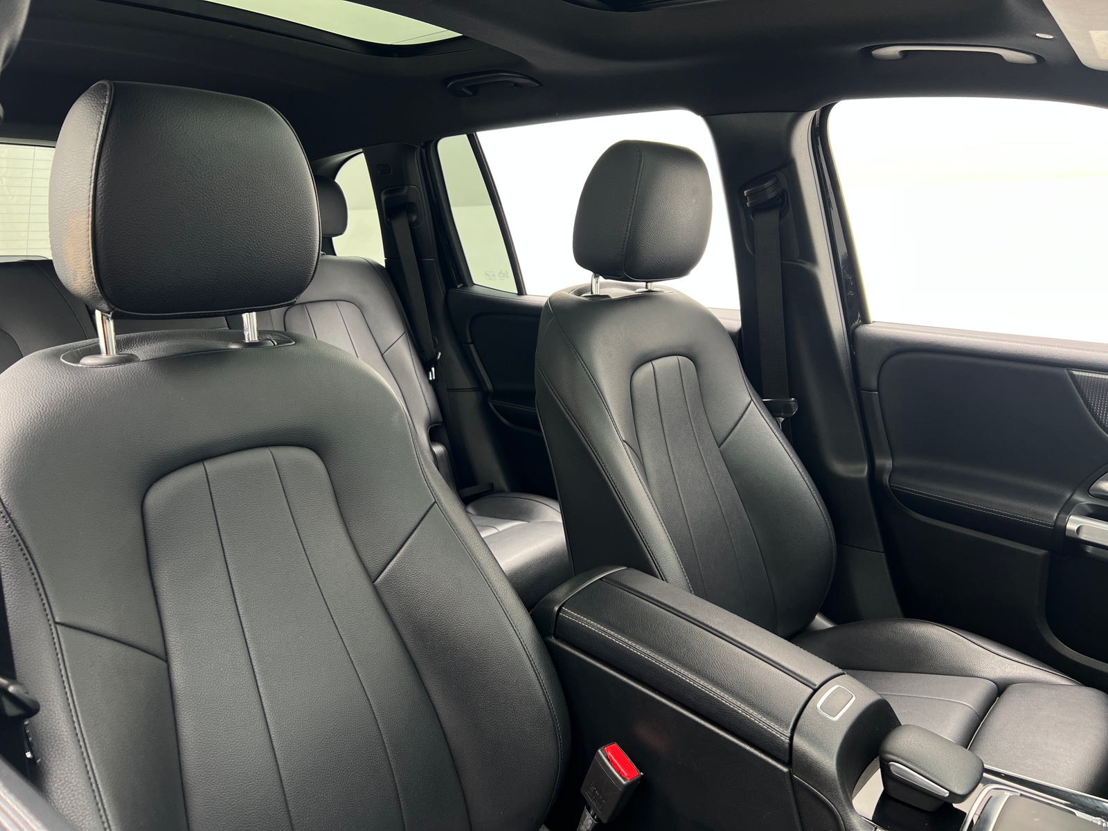 Thumbnail: 2020 Mercedes-Benz GLB - 2