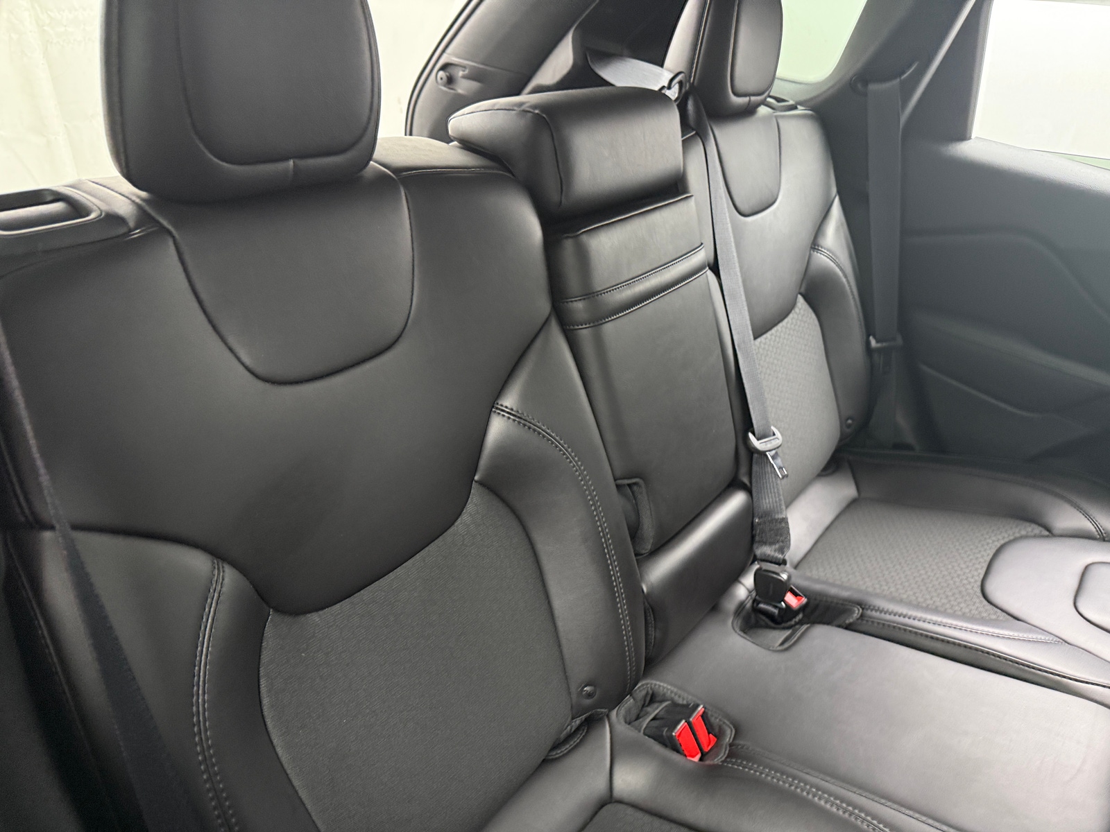 Thumbnail: 2019 Jeep Cherokee - 6