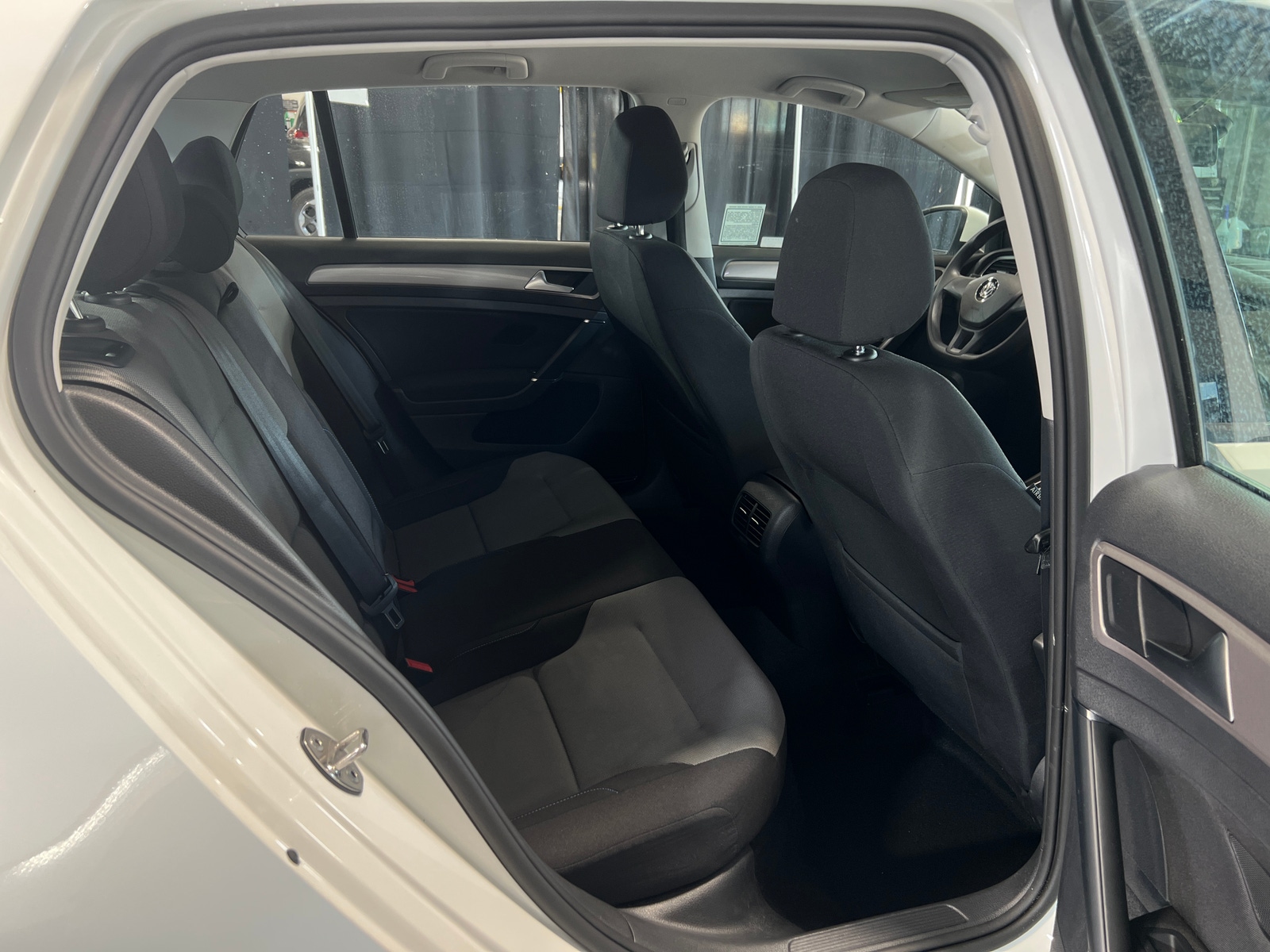 Thumbnail: 2016 Volkswagen e-Golf - 5
