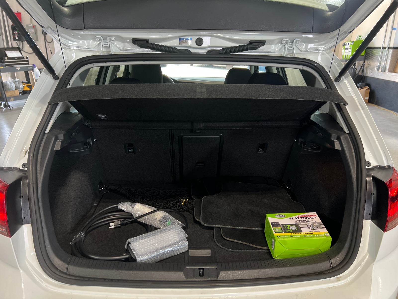 Thumbnail: 2016 Volkswagen e-Golf - 6