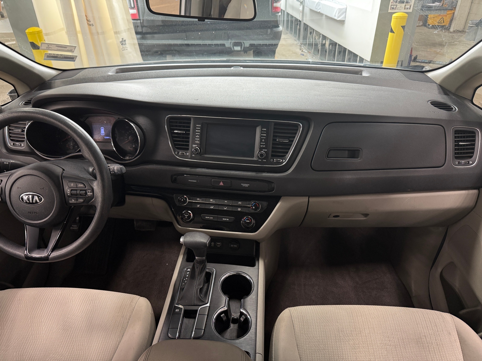 Thumbnail: 2019 Kia Sedona - 3