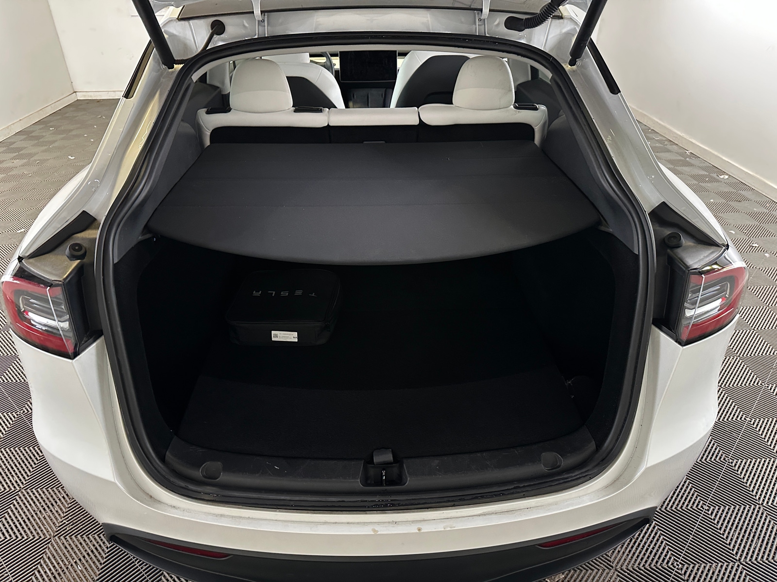 Thumbnail: 2023 Tesla Model Y - 6