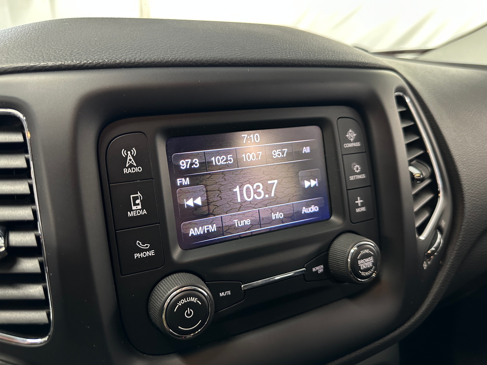 Thumbnail: 2018 Jeep Compass - 4