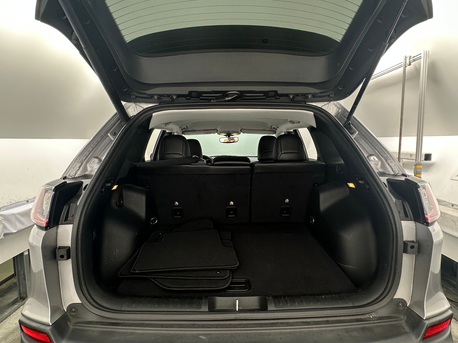 Thumbnail: 2019 Jeep Cherokee - 6