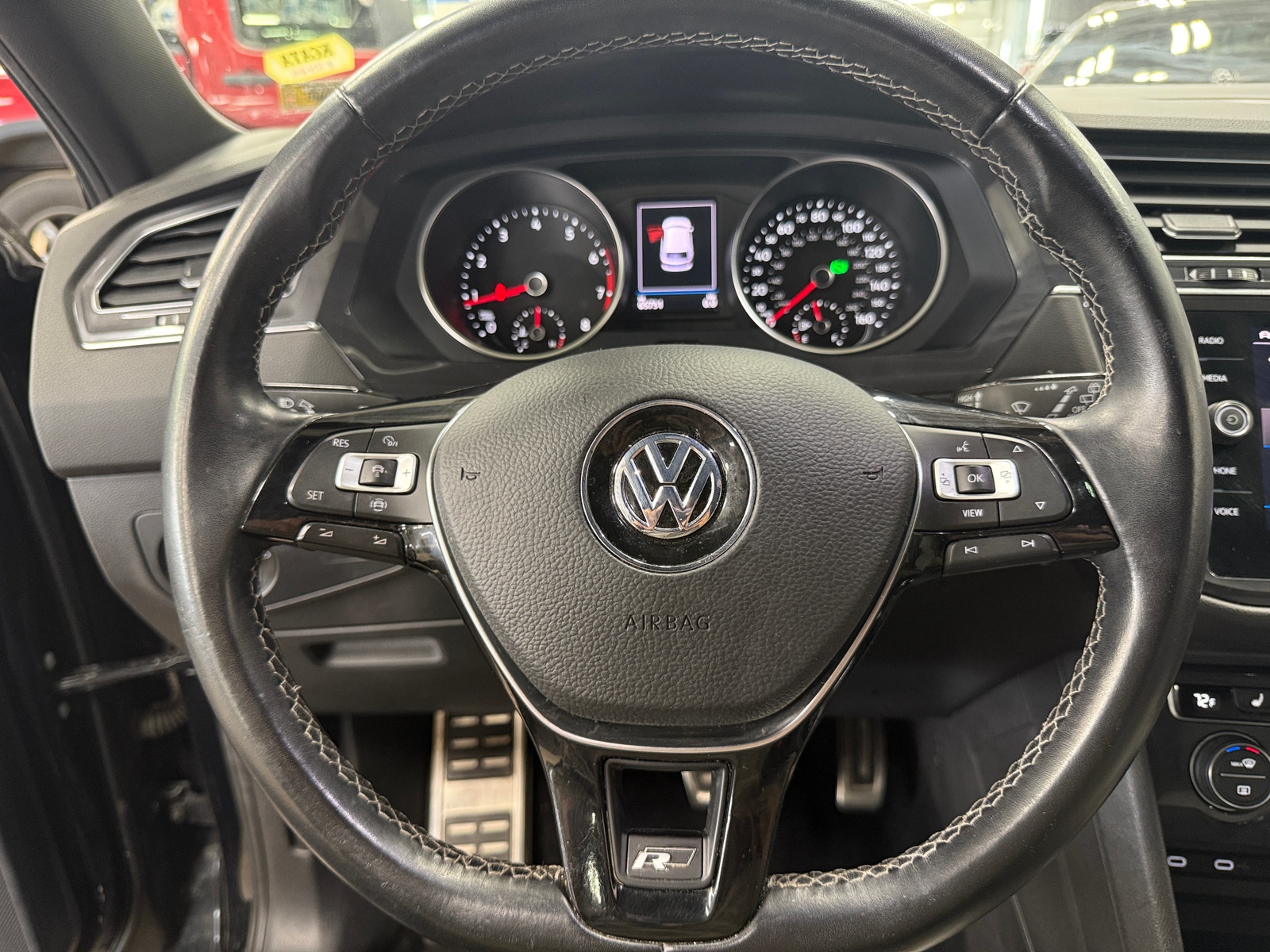 Thumbnail: 2021 Volkswagen Tiguan - 4