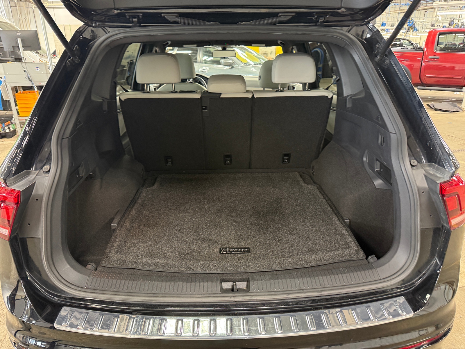 Thumbnail: 2021 Volkswagen Tiguan - 6