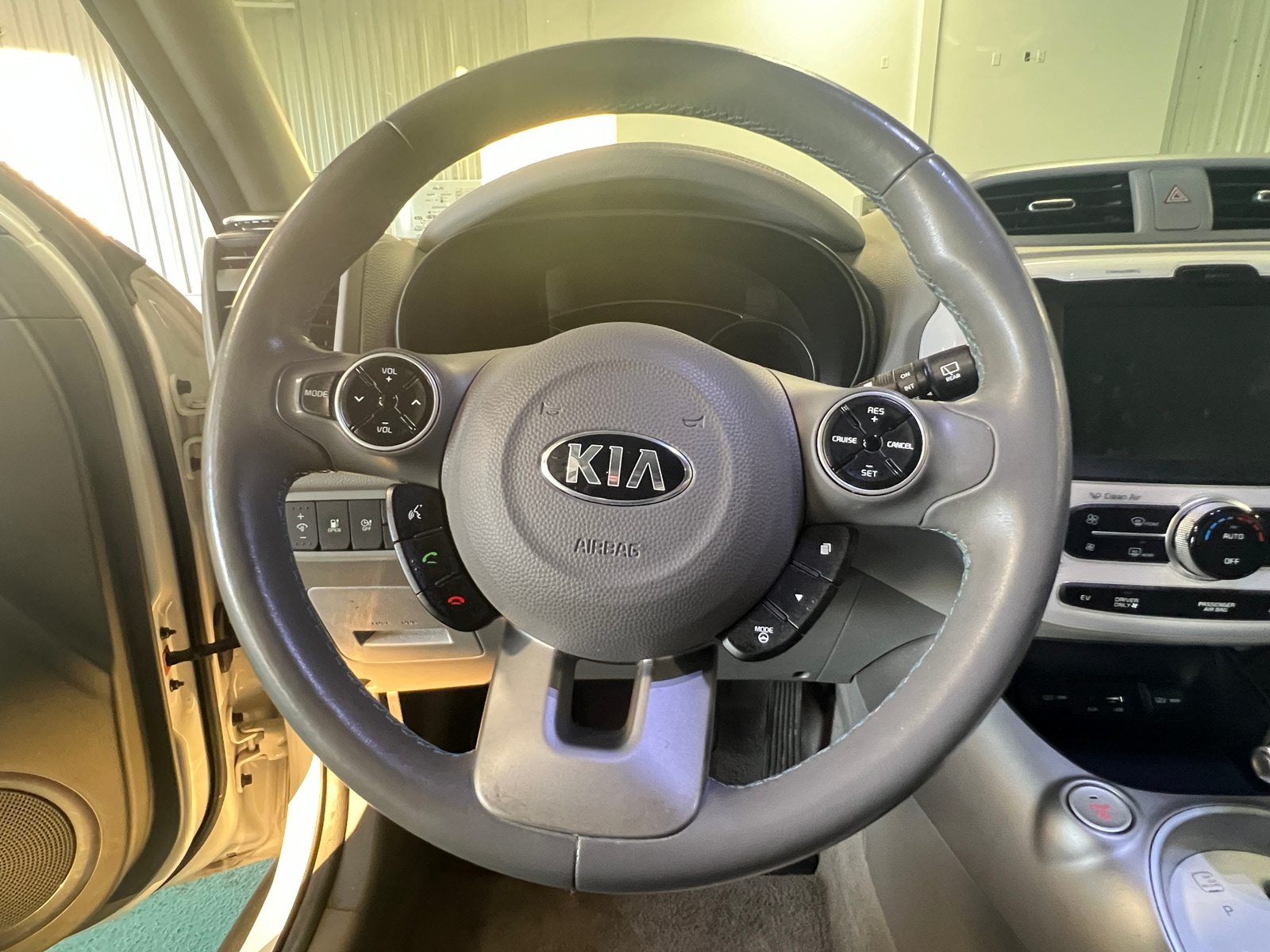 Thumbnail: 2016 Kia Soul EV - 4