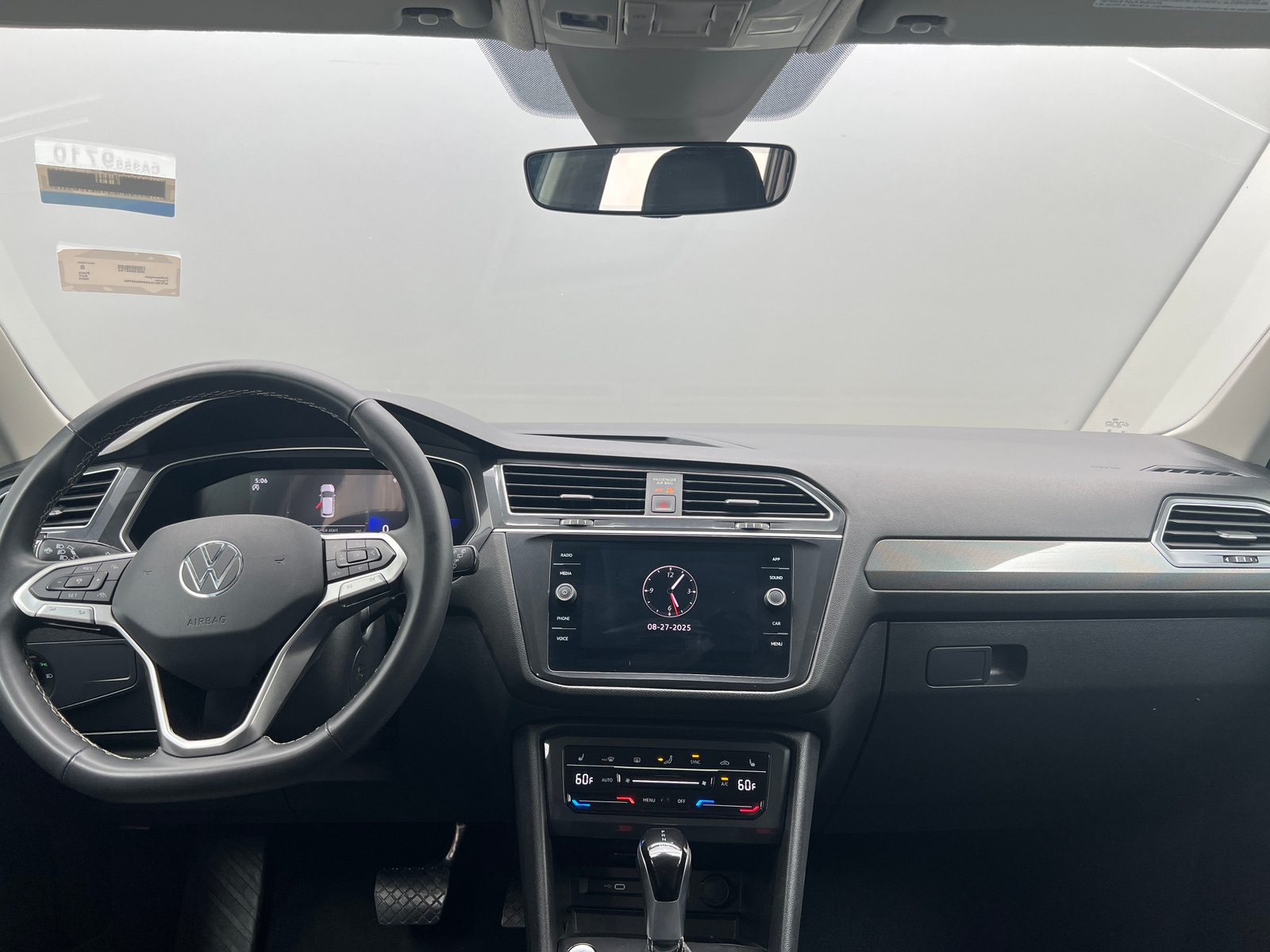 Thumbnail: 2024 Volkswagen Tiguan - 2
