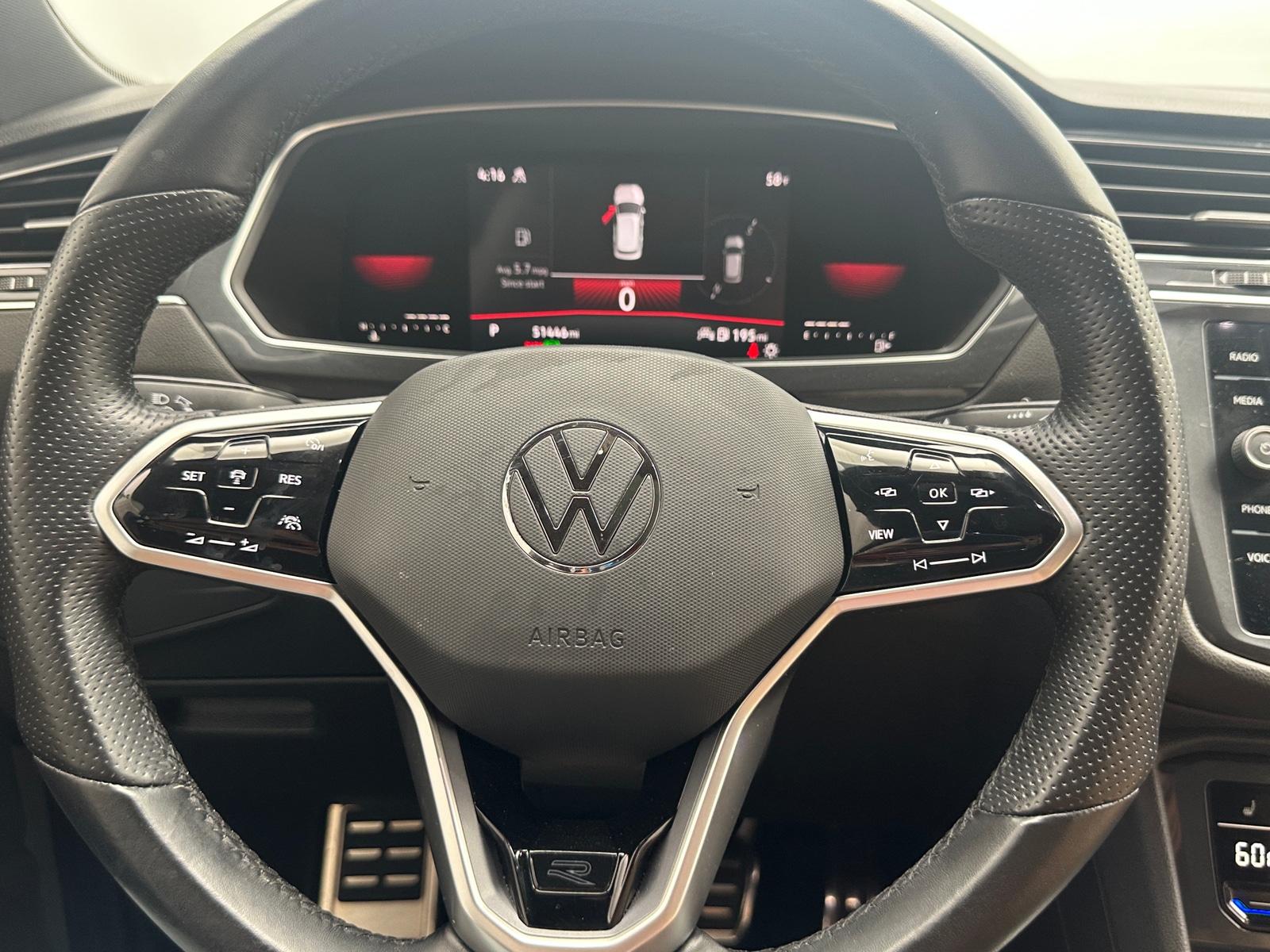 Thumbnail: 2023 Volkswagen Tiguan - 4