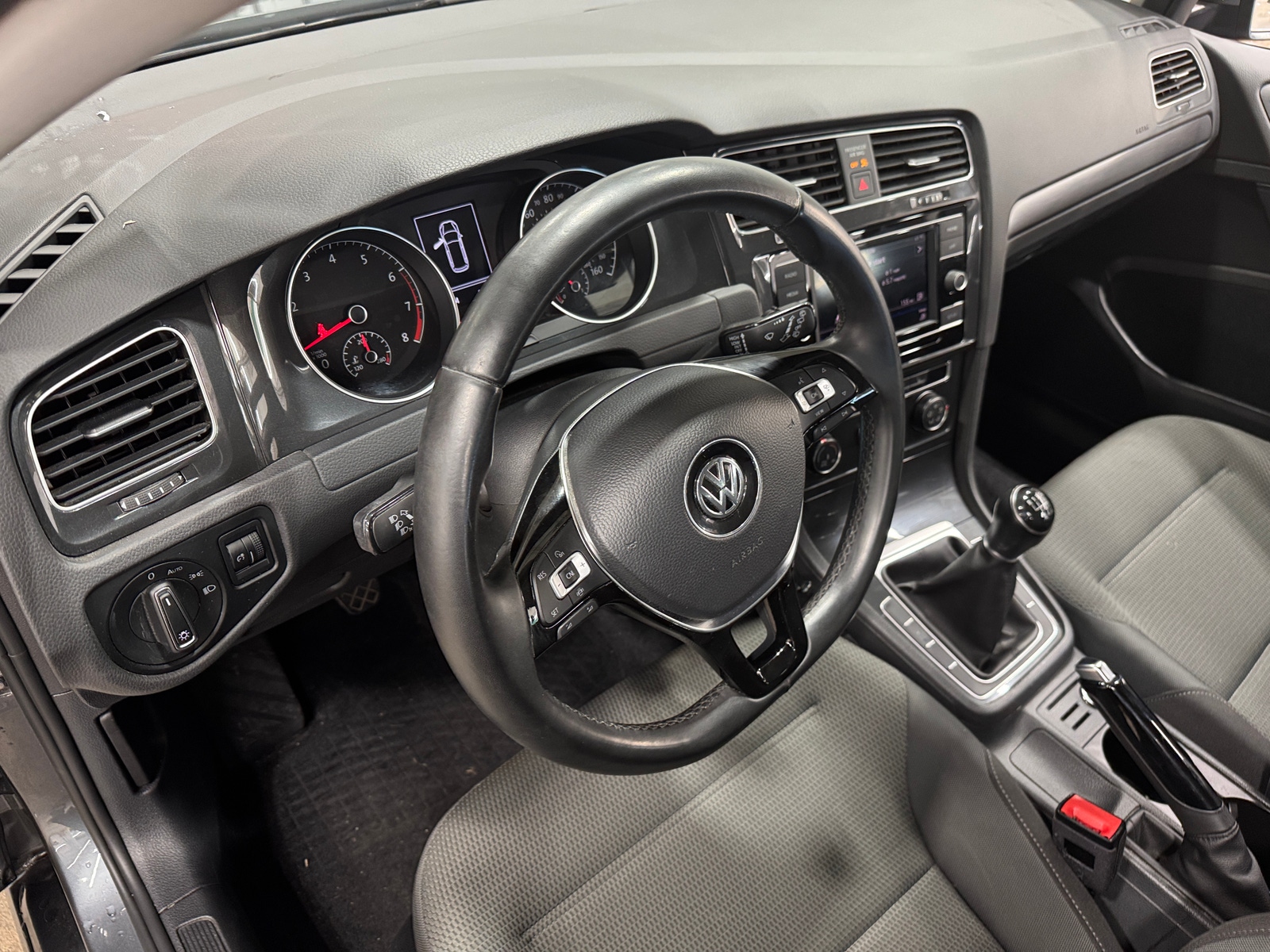 Thumbnail: 2019 Volkswagen e-Golf - 3