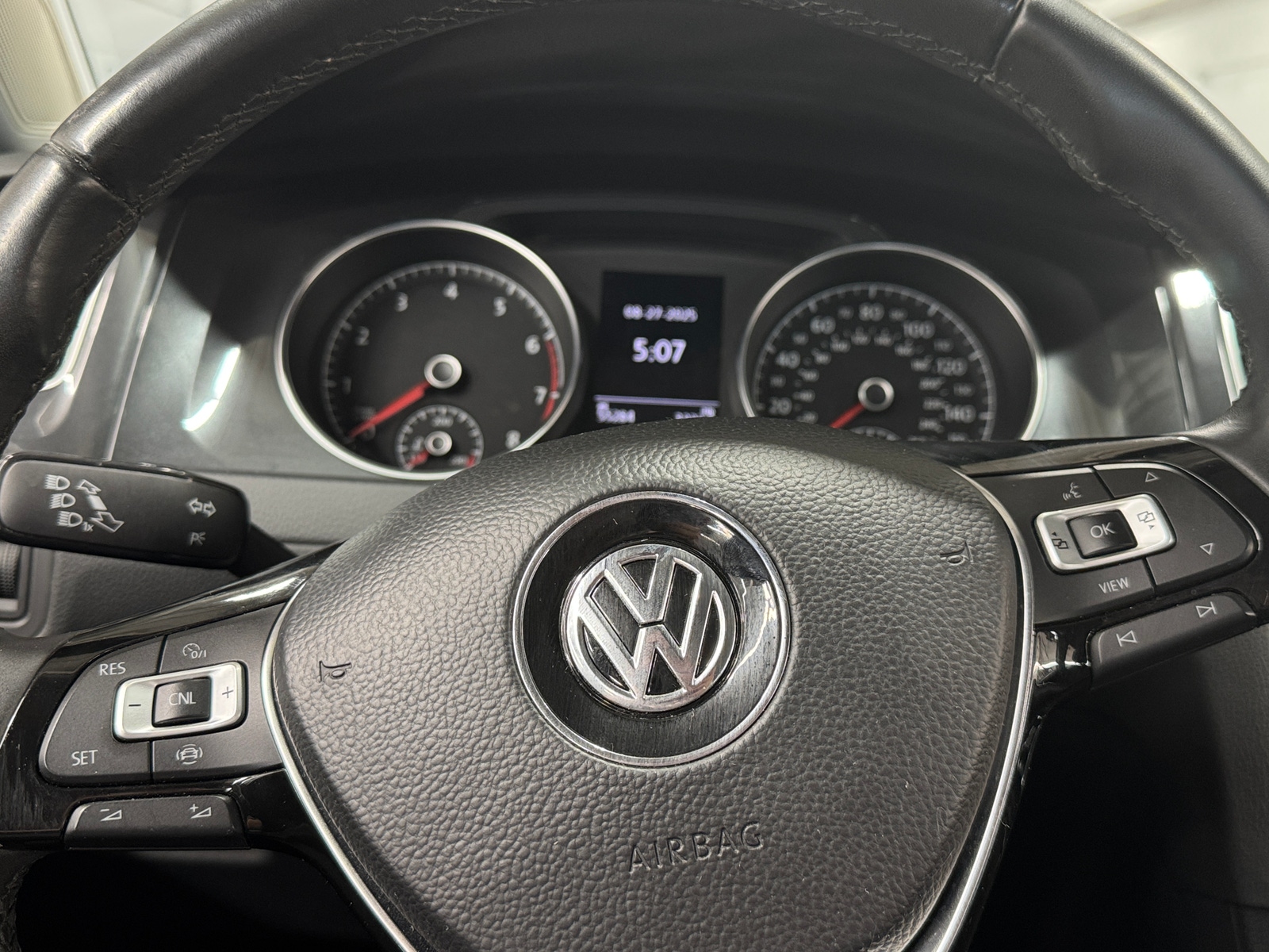 Thumbnail: 2019 Volkswagen e-Golf - 5