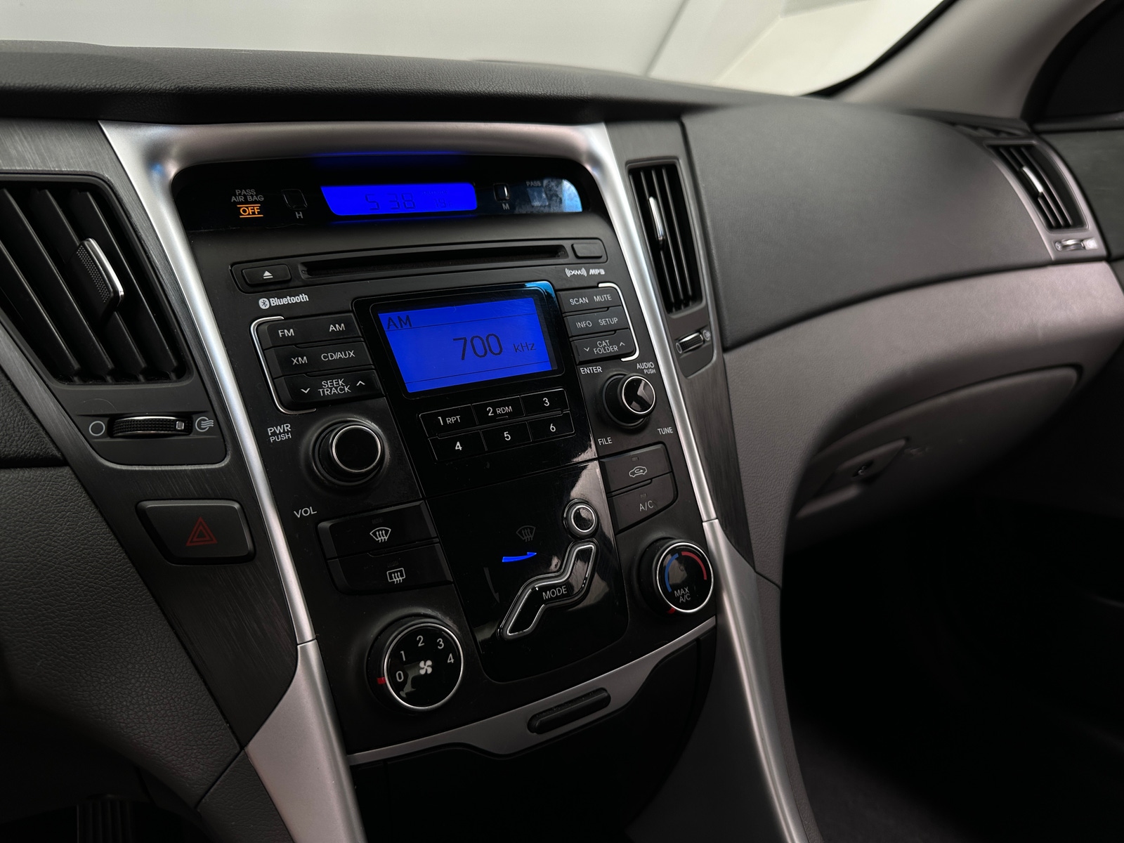 Thumbnail: 2011 Hyundai Sonata - 4