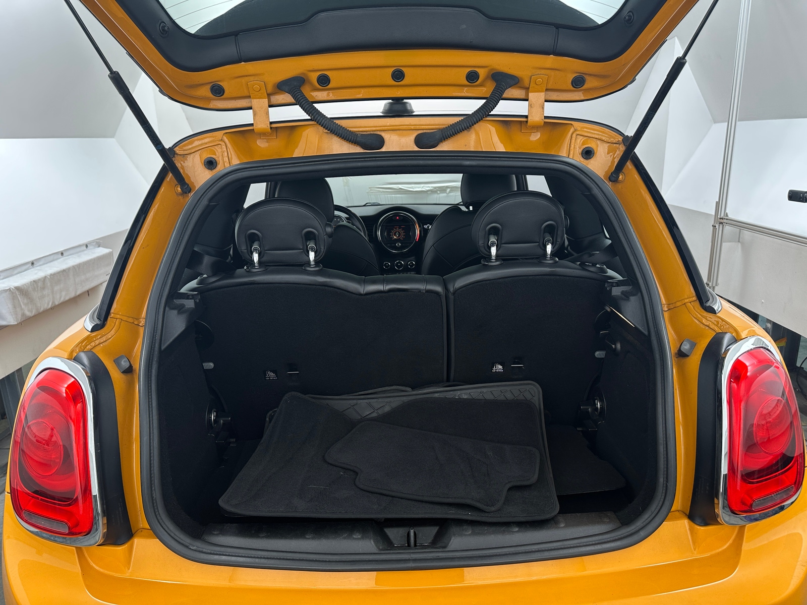 Thumbnail: 2018 MINI Cooper Hardtop - 6