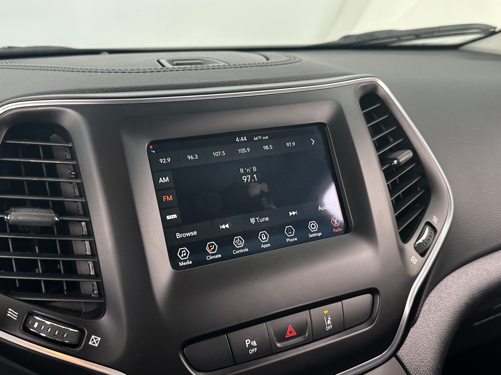Thumbnail: 2021 Jeep Cherokee - 4